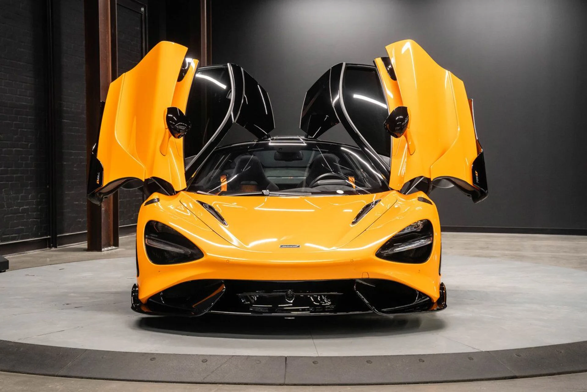 mph011_3905385767_mclaren_765lt_2021_a359ae5d56