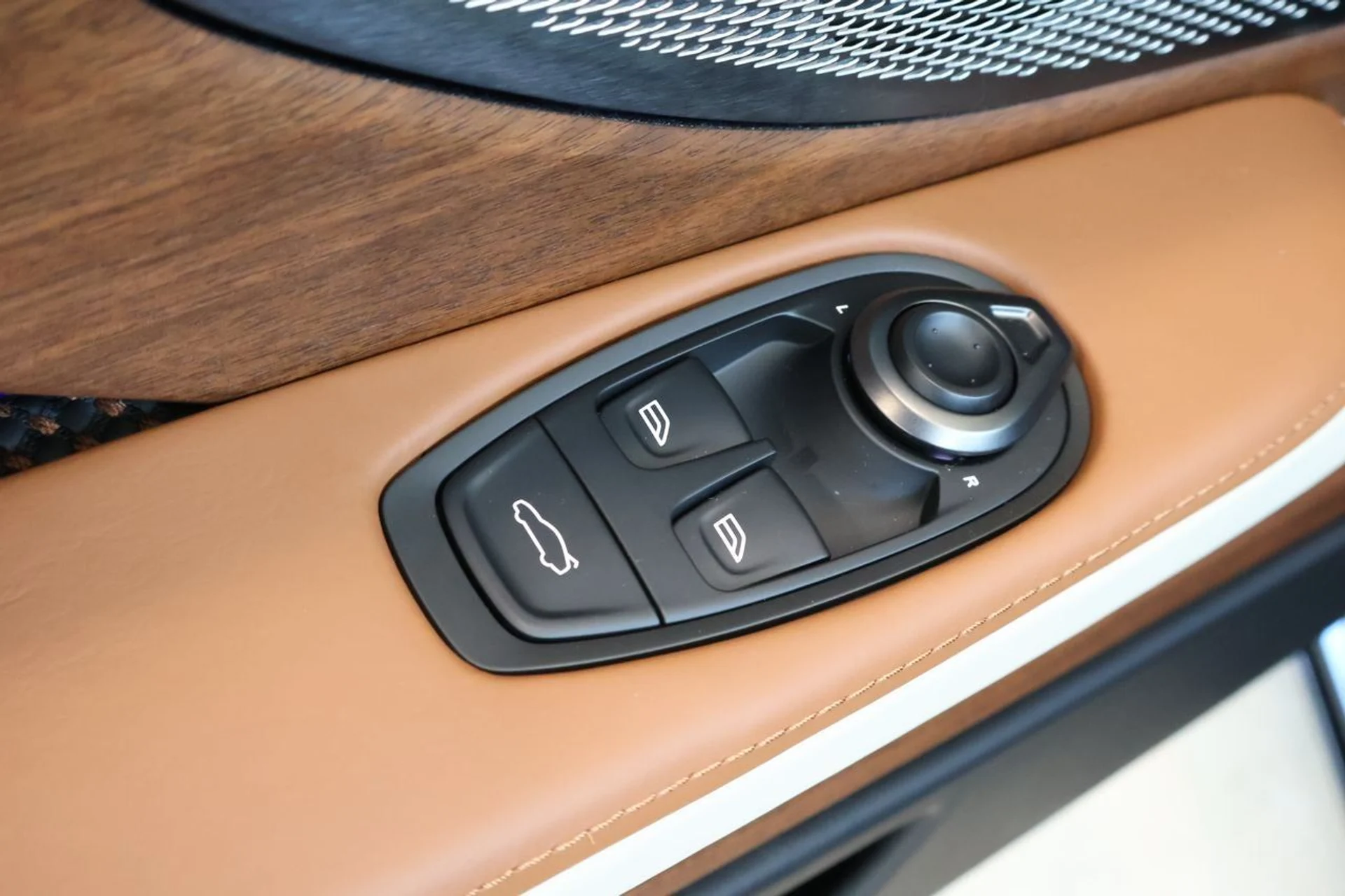 mph011_3909837448_12_5f85c6bdbd