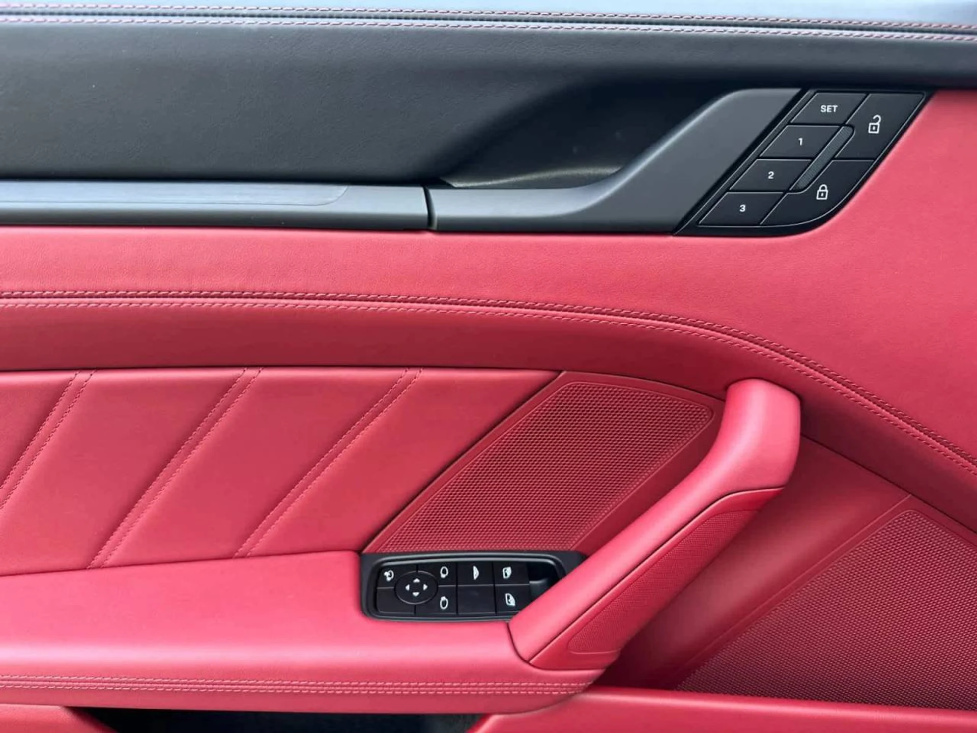 mph011_391900444_12_1c9c56250e