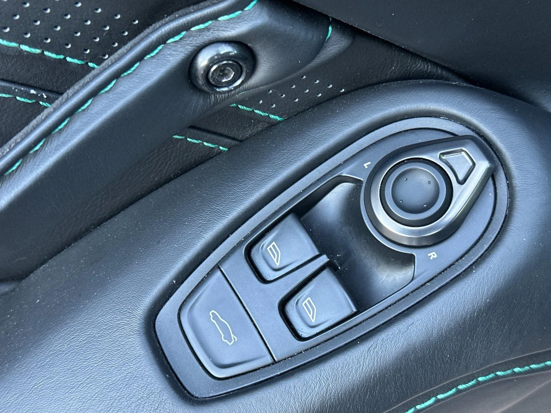 mph011_3919902786_Used_2019_Aston_Martin_Vantage_Timeless_CPO_1762507830_b19a7fbecb