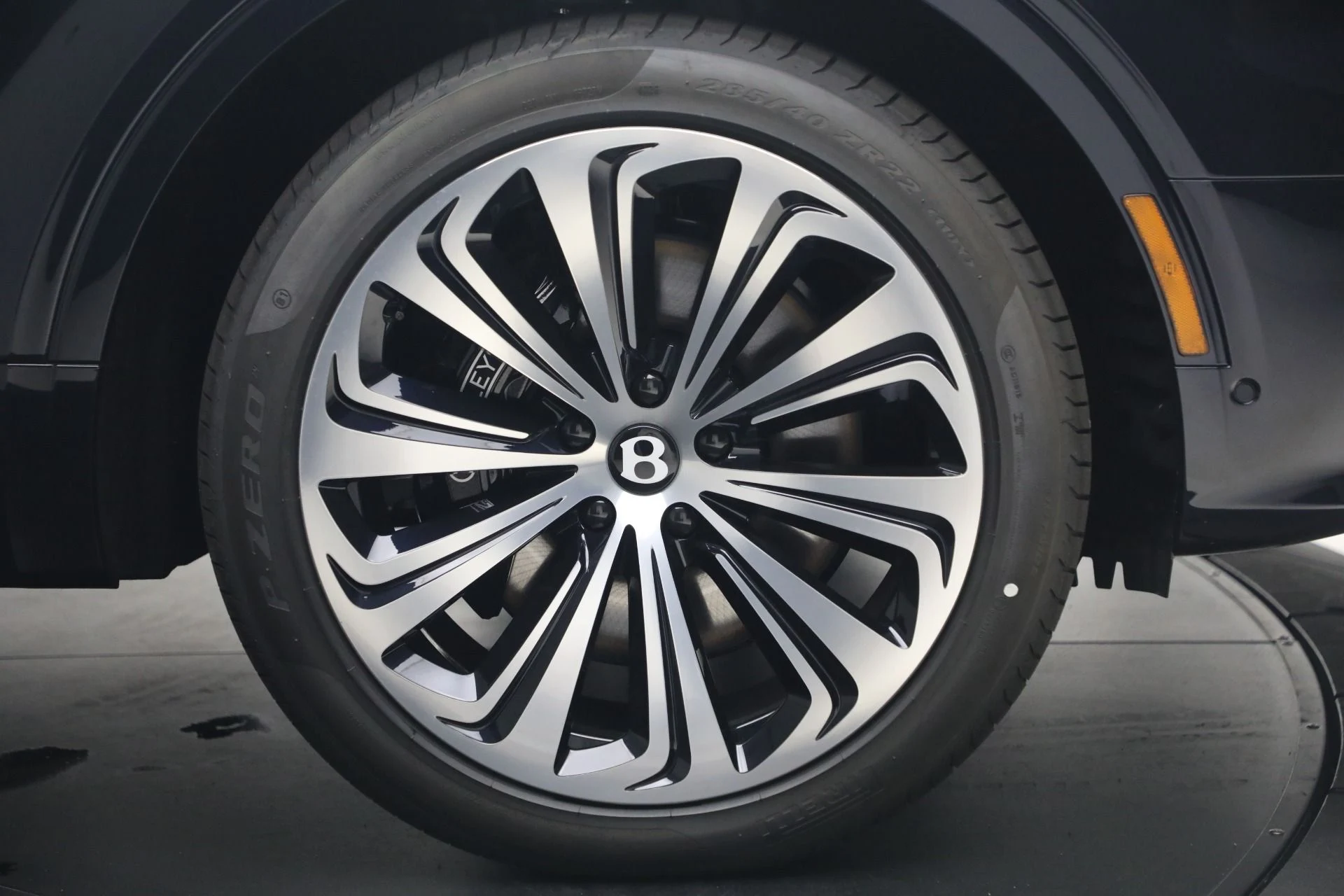 mph011_393893052_New_2026_Bentley_Bentayga_Azure_V8_1781035645_1bdf6e6d51