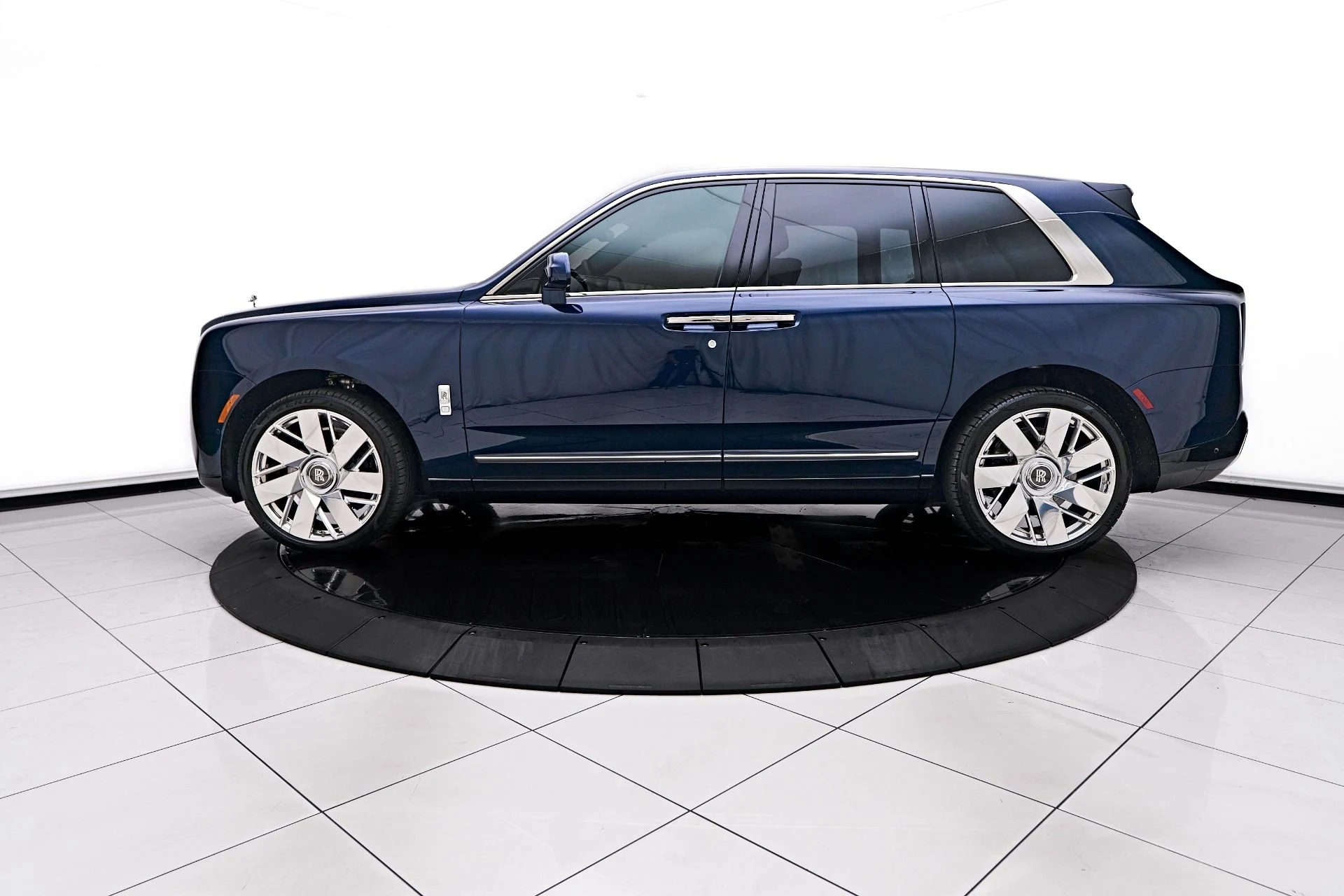 mph011_3939084611_Used_2025_Rolls_Royce_Cullinan_Base_1755895153_3a43b29489