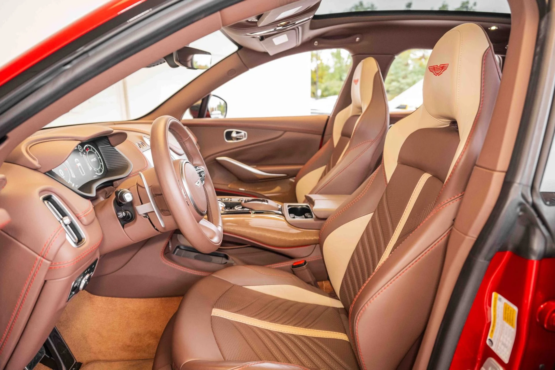 mph011_3940530269_Used_2023_Aston_Martin_DBX_707_1697843884_ac02e11070