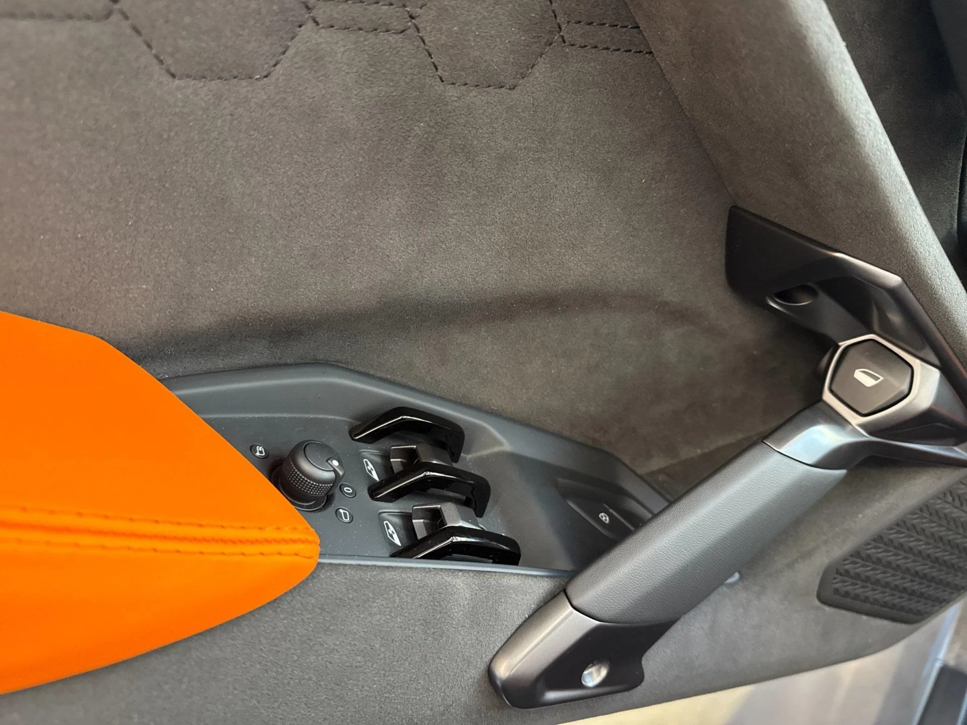 mph011_3944940386_New_2025_Lamborghini_Revuelto_Base_1756563337_7686be09c8