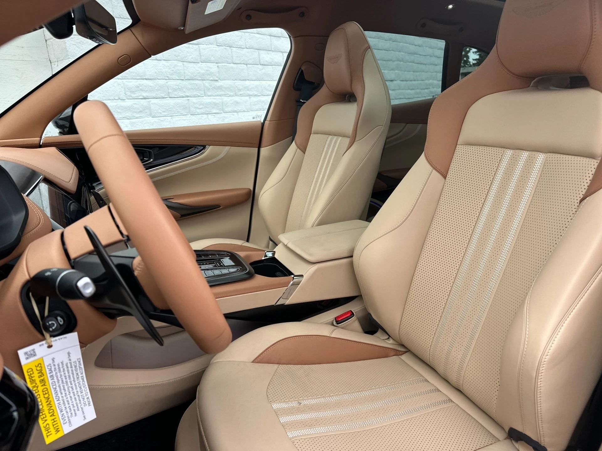 mph011_3944976836_New_2025_Aston_Martin_DBX_707_1759500531_8aa6bde563