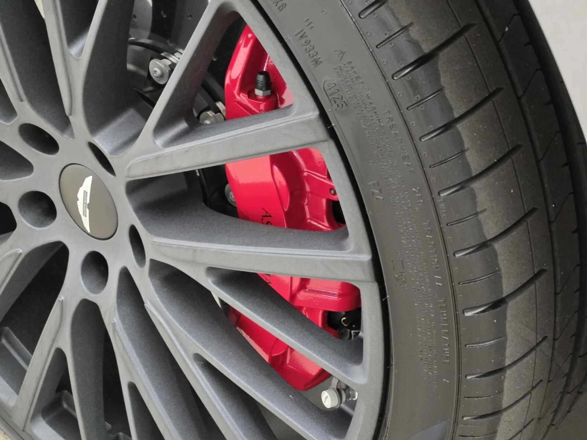 mph011_3948737790_New_2026_Aston_Martin_DBX_S_1780637070_1dd0bd42b6