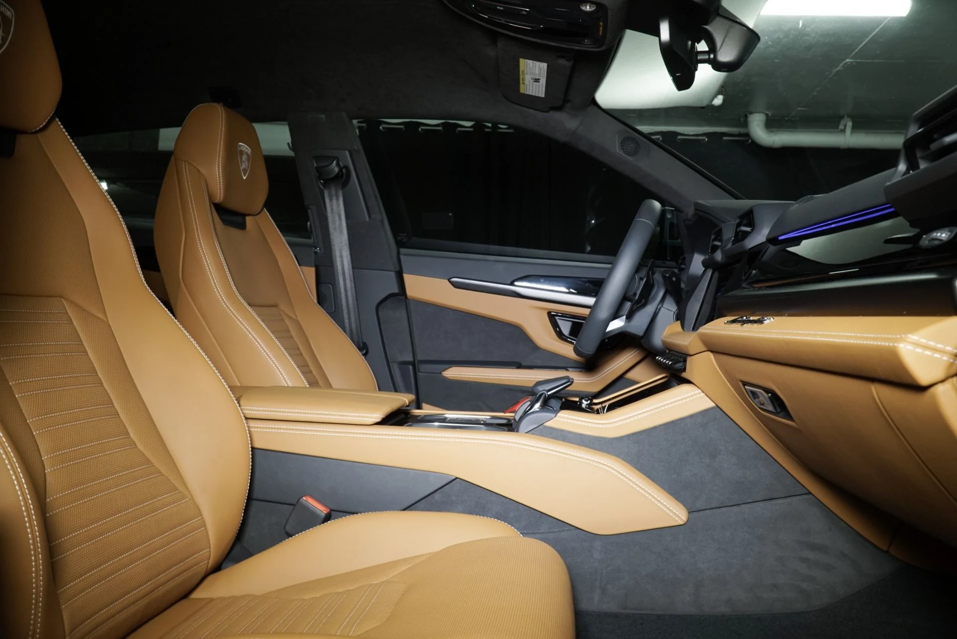 mph011_3952713360_New_2025_Lamborghini_Urus_SE_1760113622_5436ac08ef