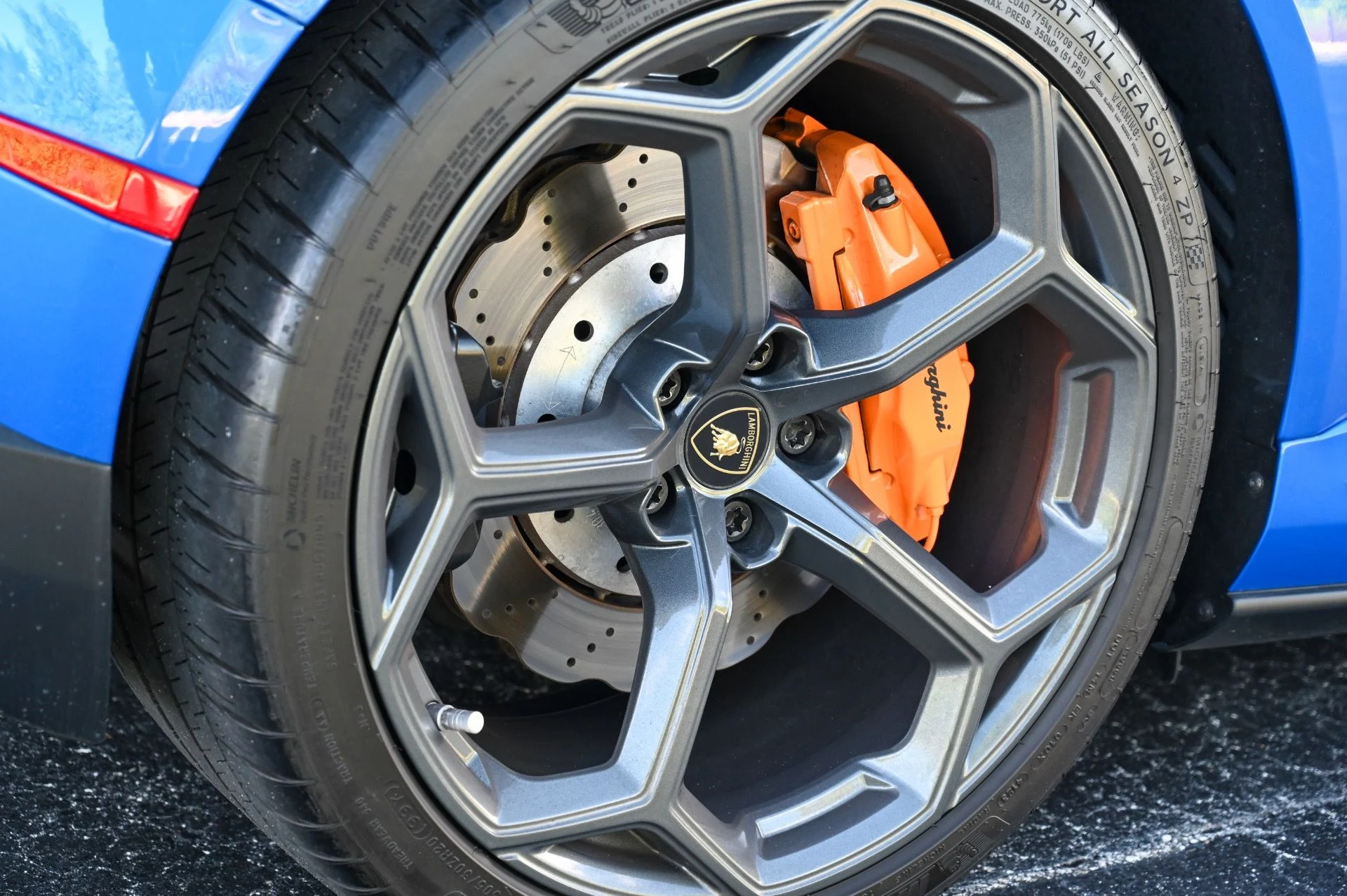 mph011_3956631583_Used_2020_Lamborghini_Huracan_EVO_1726853316_3f00a55d7c
