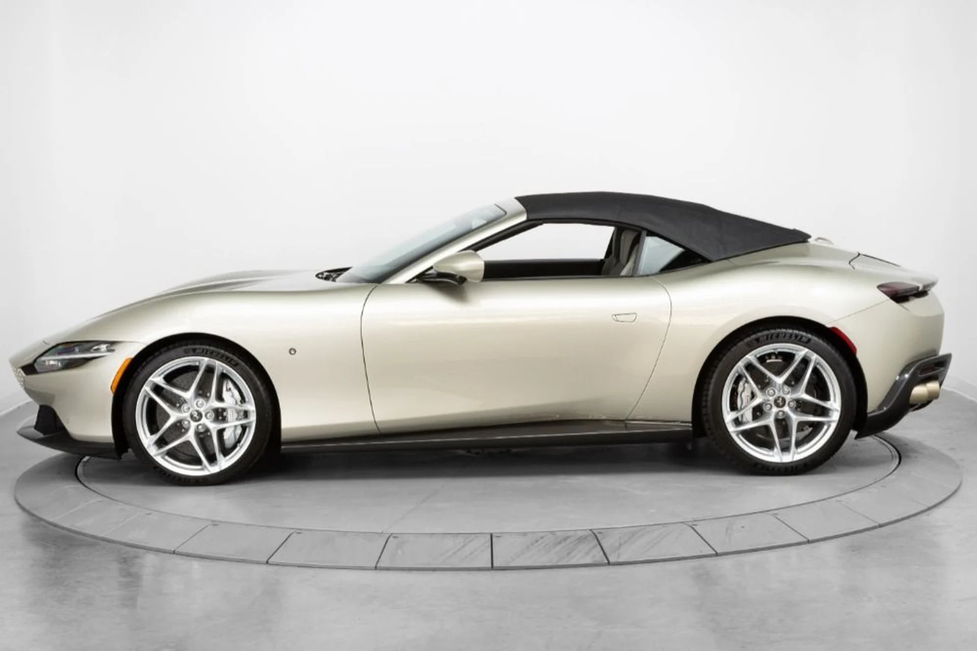 mph011_3959222630_Used_2024_Ferrari_Roma_Spider_399921a748