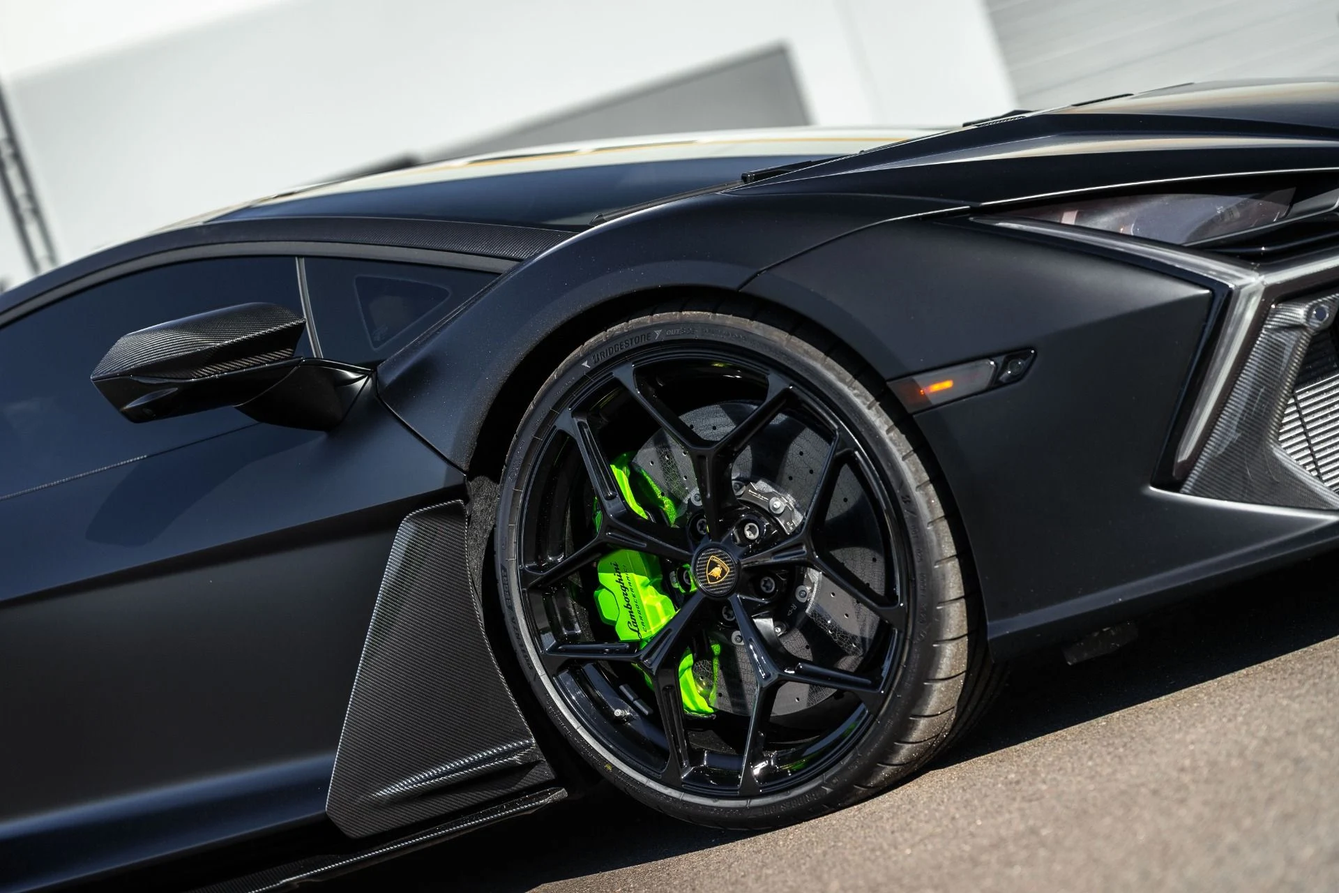 mph011_3971617358_Used_2025_Lamborghini_Revuelto_1791313057_8ce241a814