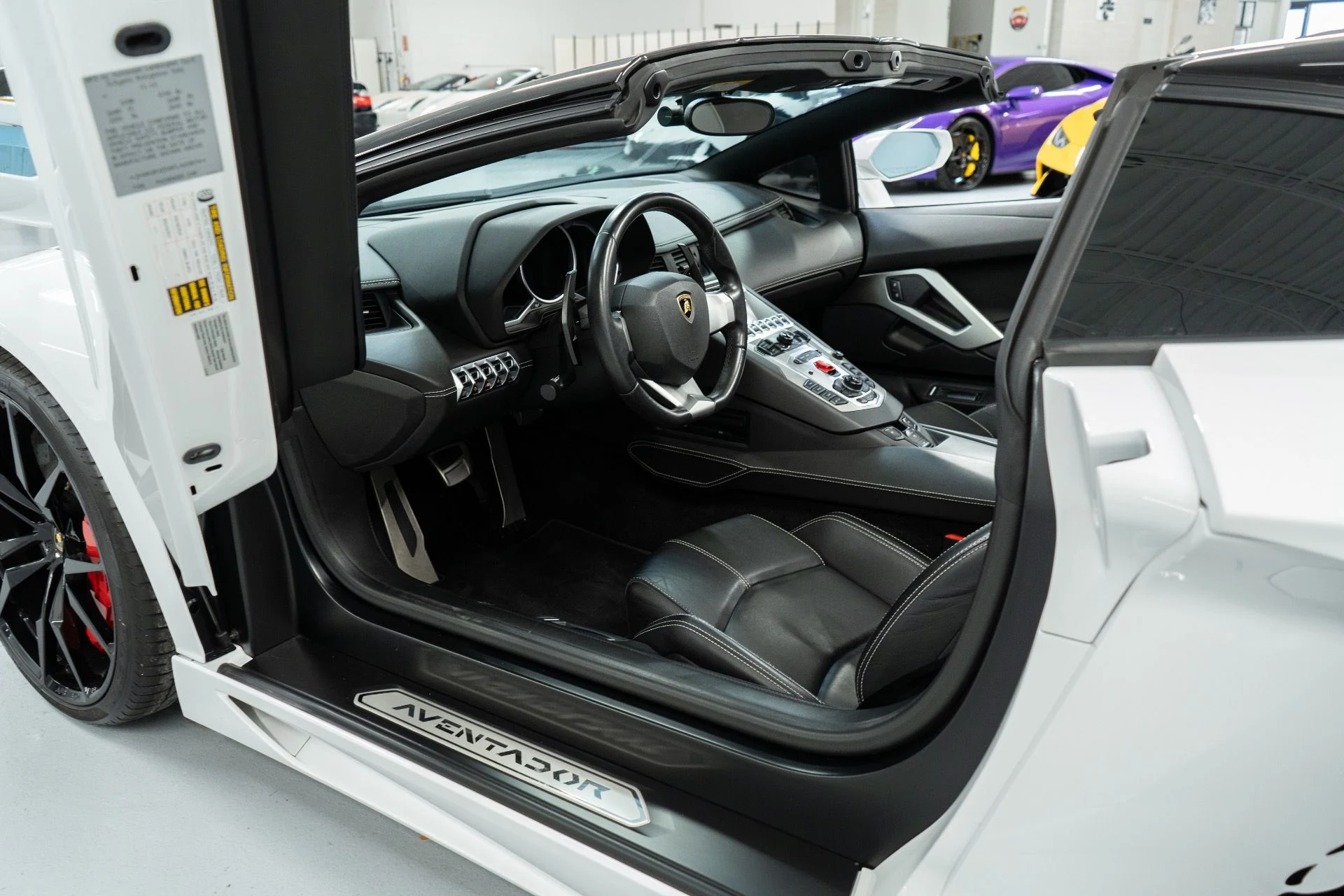 mph011_3975941138_Used_2015_Lamborghini_Aventador_LP_700_4_1765230650_9b5e0e888a