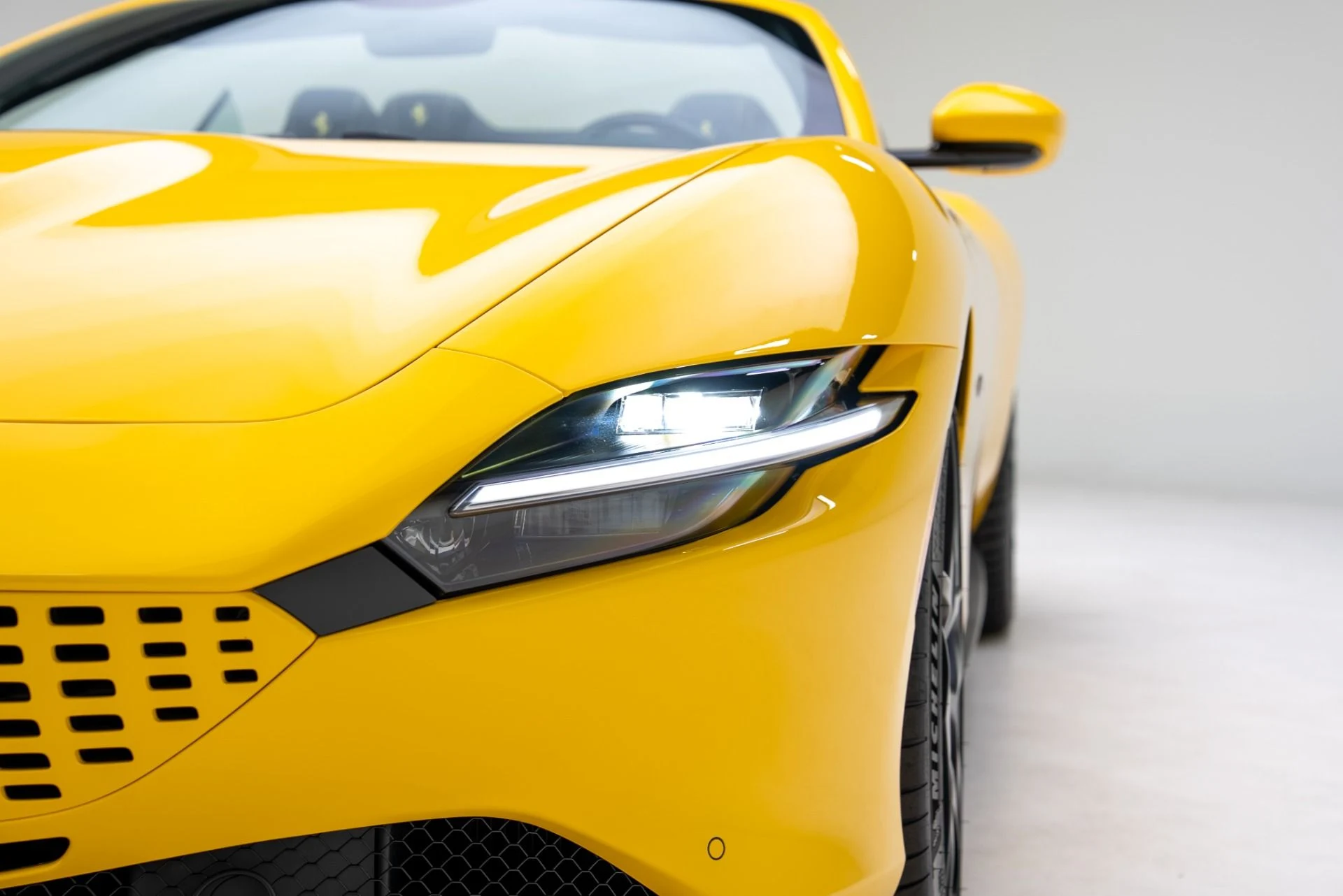 mph011_3981569742_Used_2025_Ferrari_Roma_Spider_1768435062_62263b036d