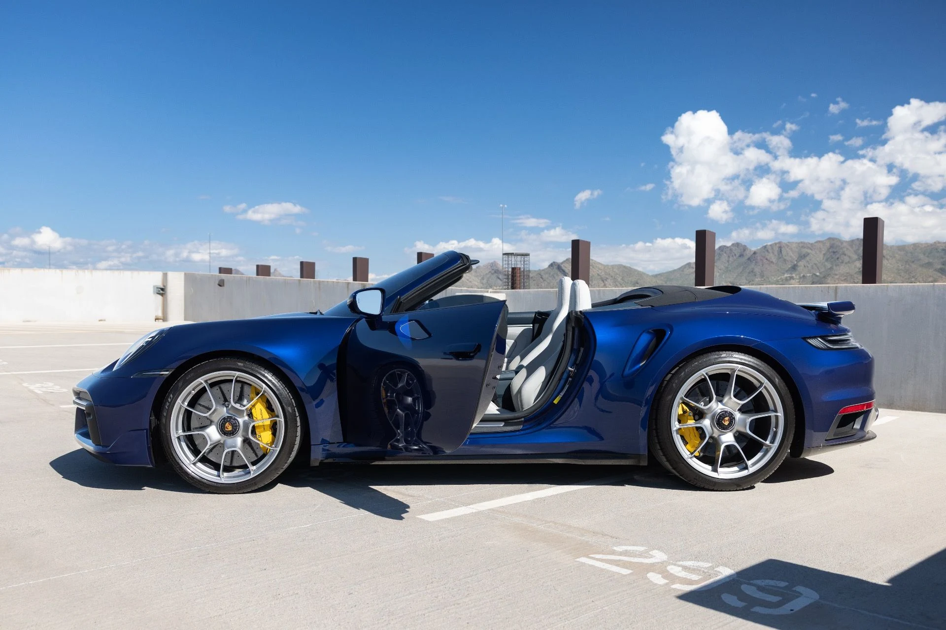 mph011_3985374069_Used_2023_Porsche_911_Turbo_S_1792529936_ae88e3c502