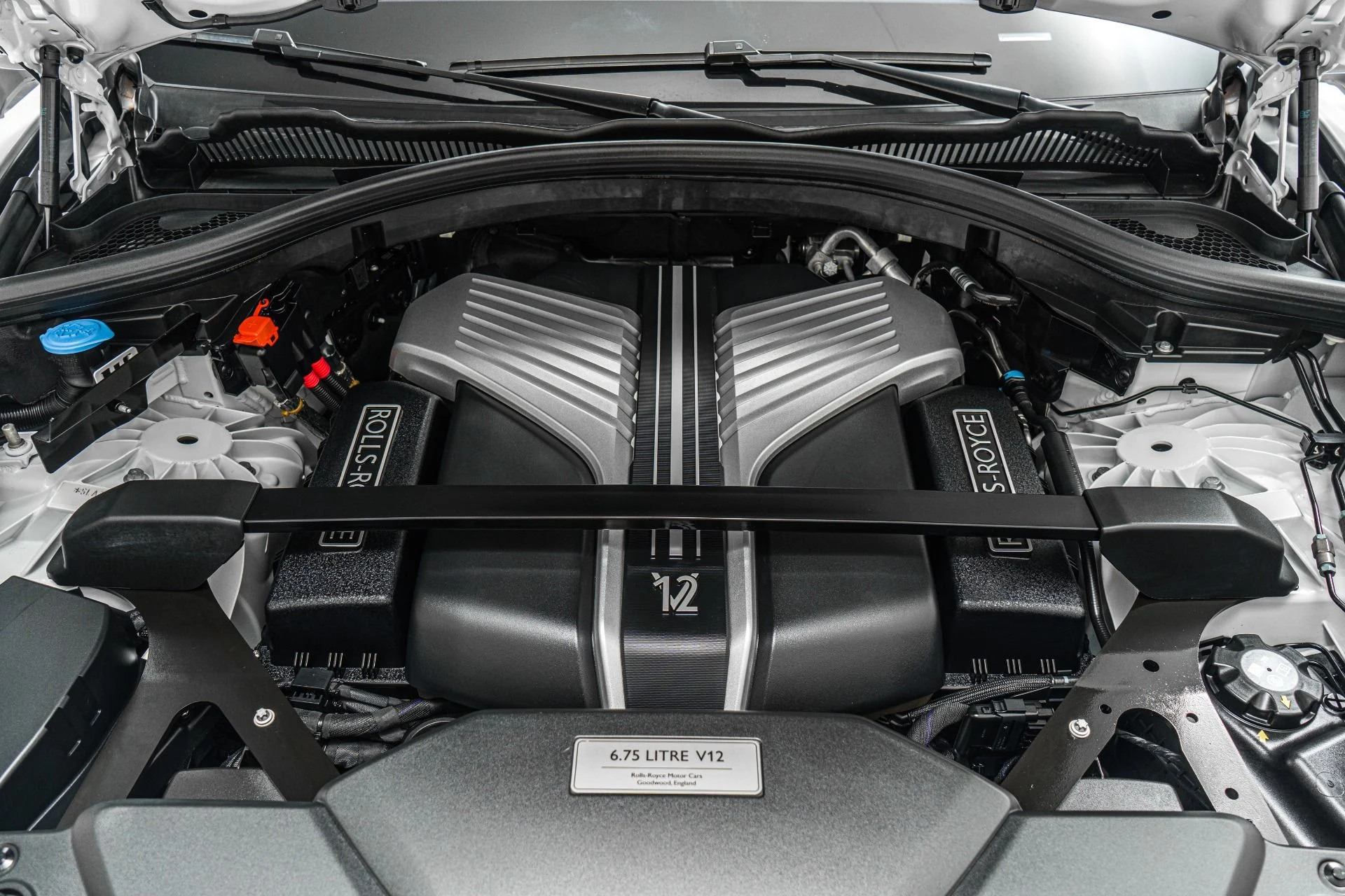 mph011_3991839495_Used_2024_Rolls_Royce_Cullinan_Shooting_Star_Headliner_Picnic_Tables_Low_Miles_1772230993_3b1c6291a5