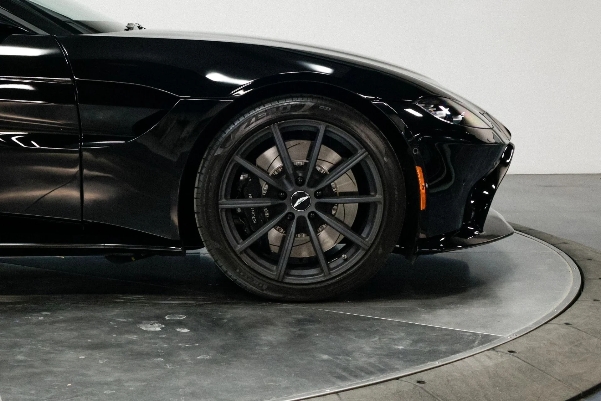 mph011_3992350125_Used_2019_Aston_Martin_Vantage_1760536452_33419492ec