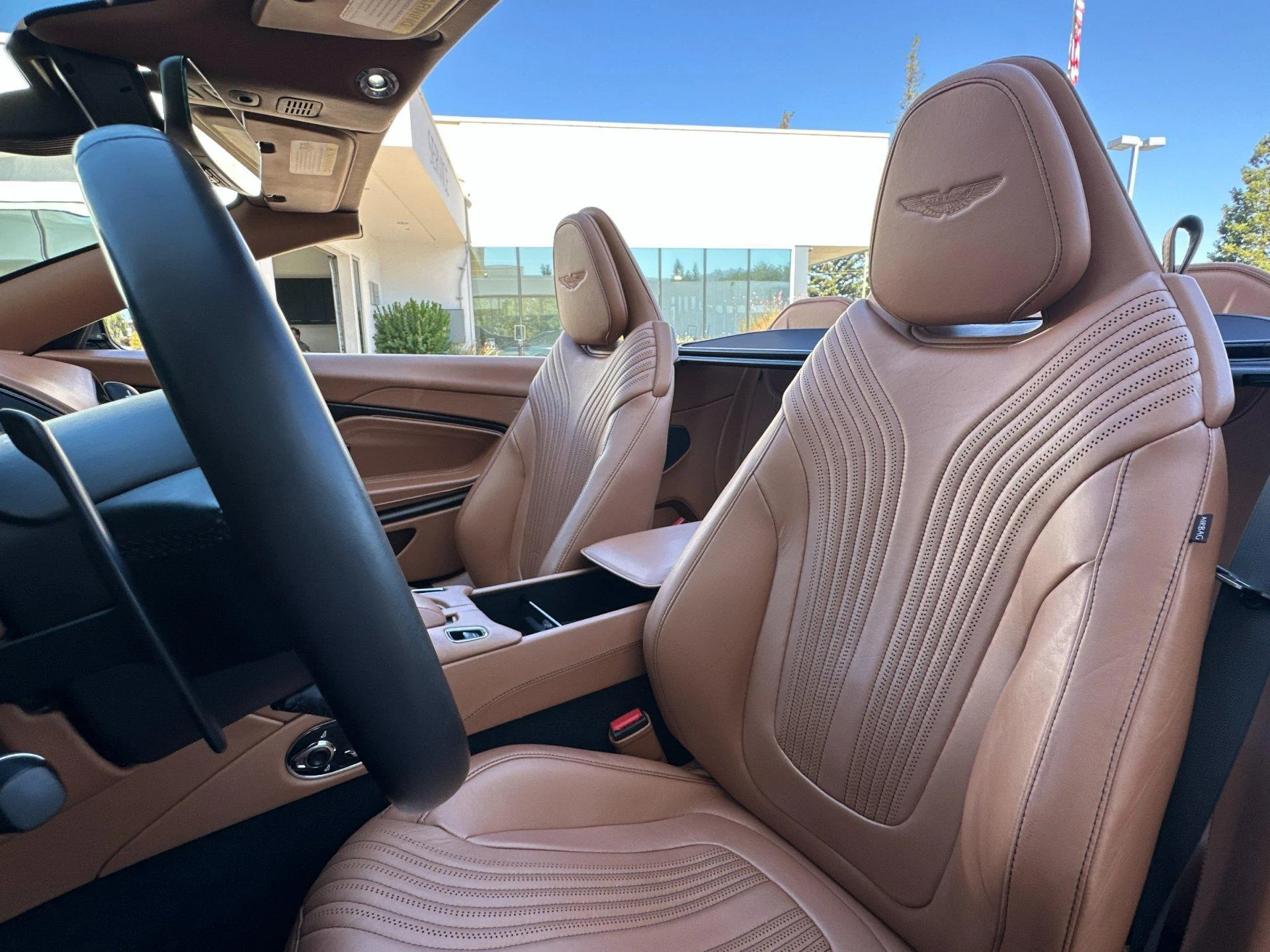 mph011_3992368156_Used_2019_Aston_Martin_DB_11_Volante_1790909270_2e30c687e4