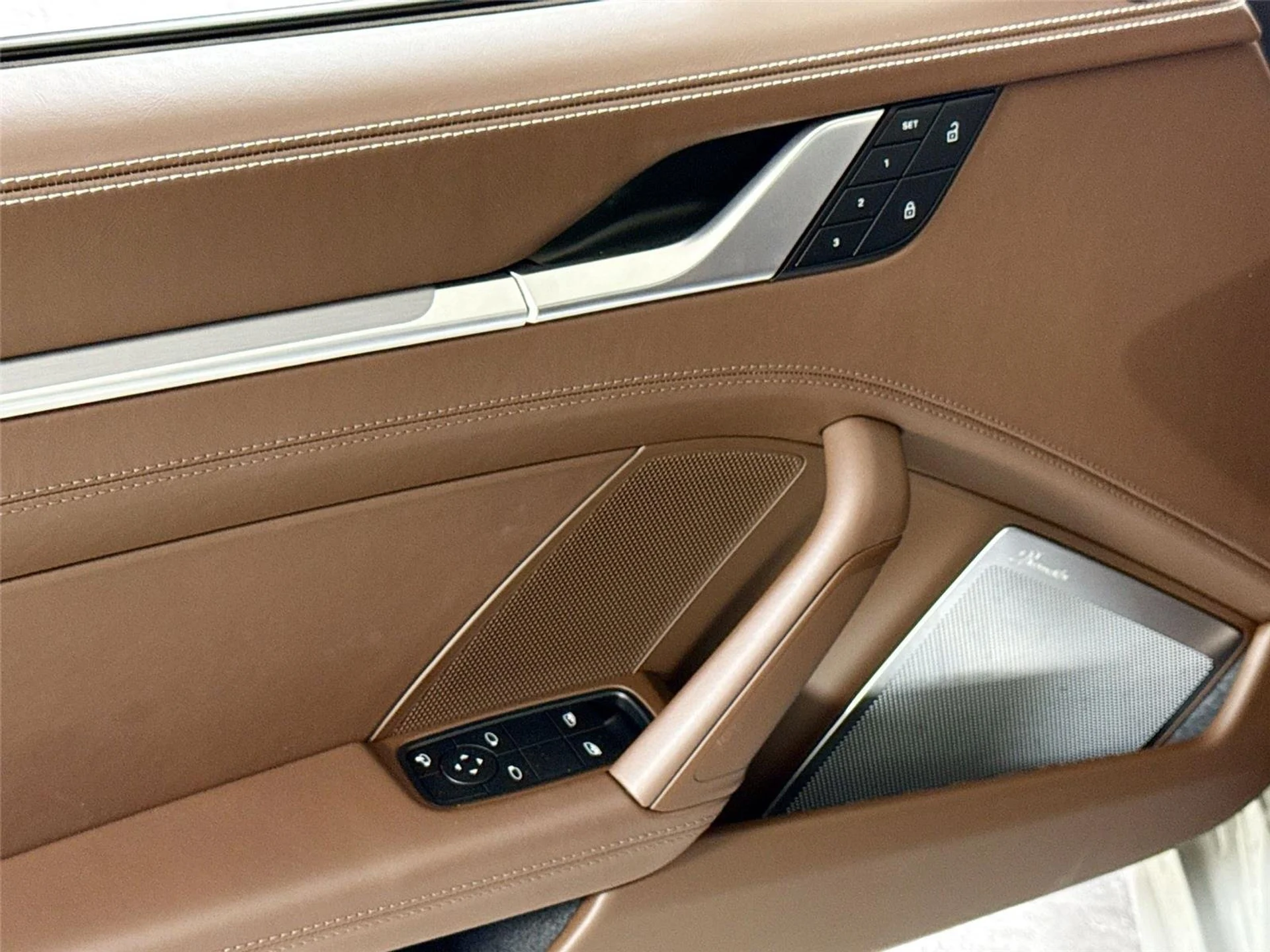 mph011_3994752024_85e3dd6d548f62a88bc3754dc6ee4f25_1d0f5690ca