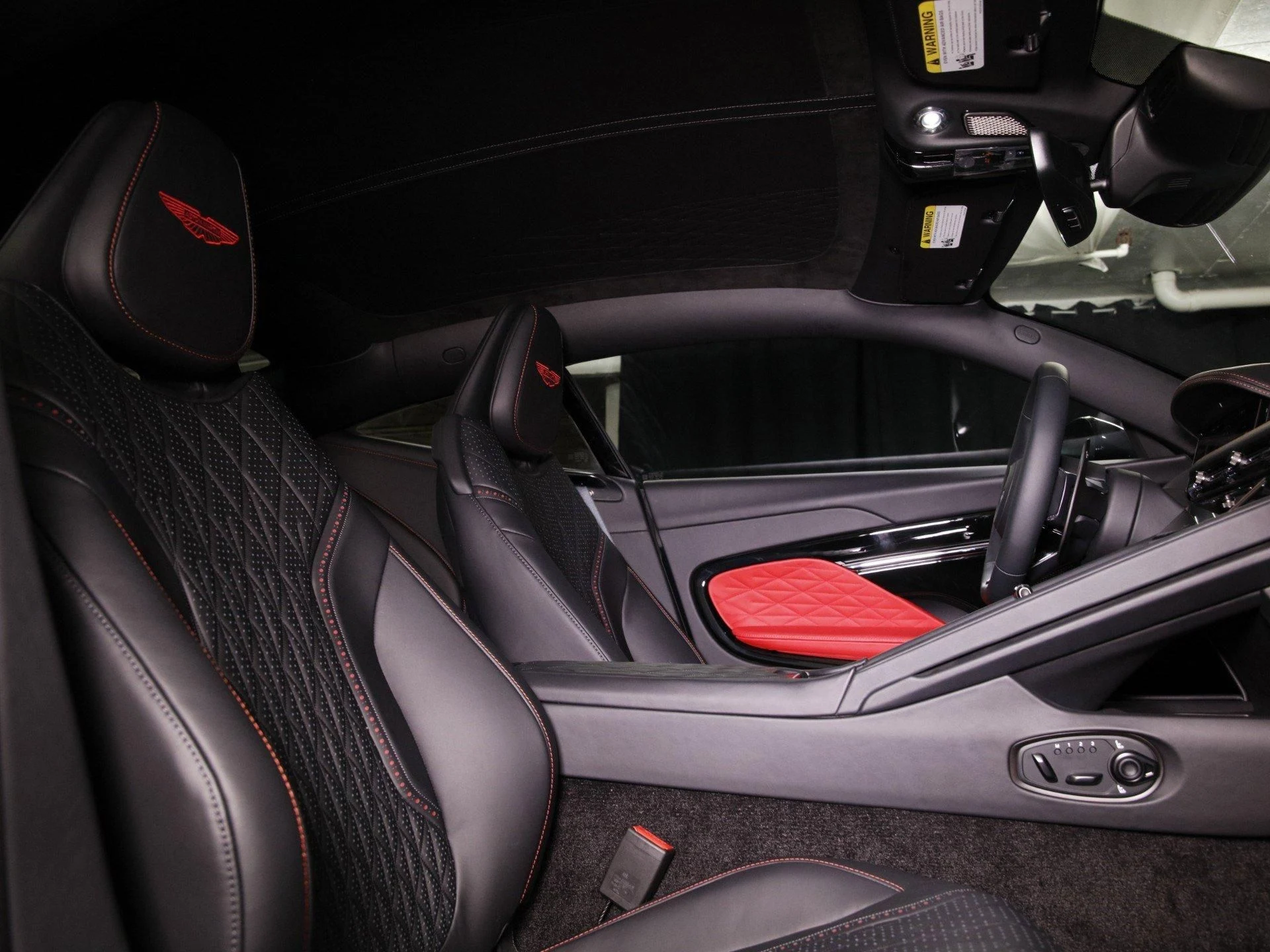 mph011_3995927826_Used_2024_Aston_Martin_DB_12_1758483136_d0ab07d314