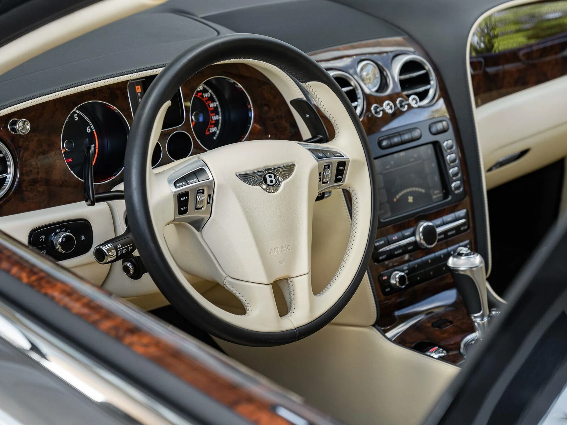mph011_3998211270_Used_2011_Bentley_Continental_Flying_Spur_Speed_1792185133_0eade2b691
