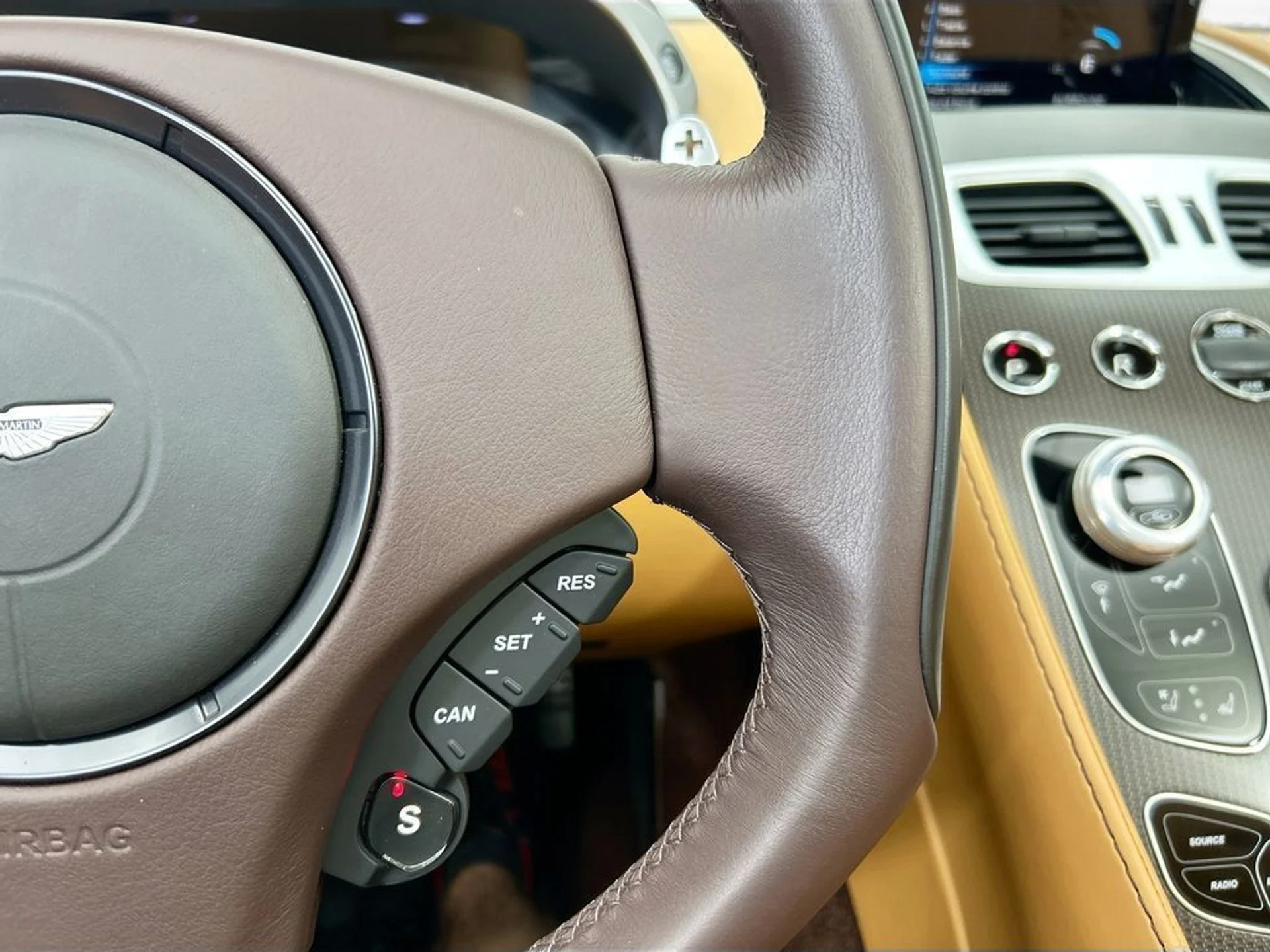 mph011_400300993_used_2017_aston_martin_vanquish_volante_8119_22986074_12_1024_9798c66427