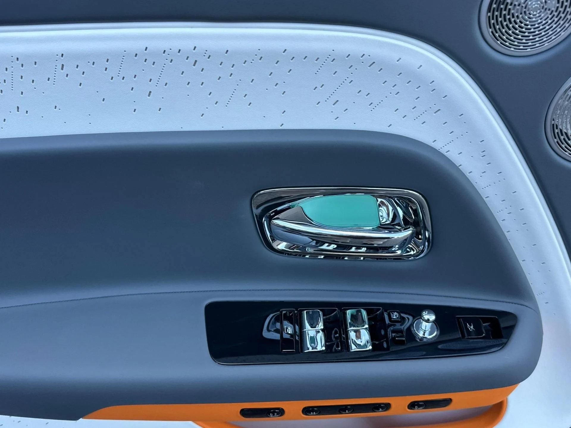 mph011_4017591915_New_2026_Rolls_Royce_Spectre_1763565072_a98e594972