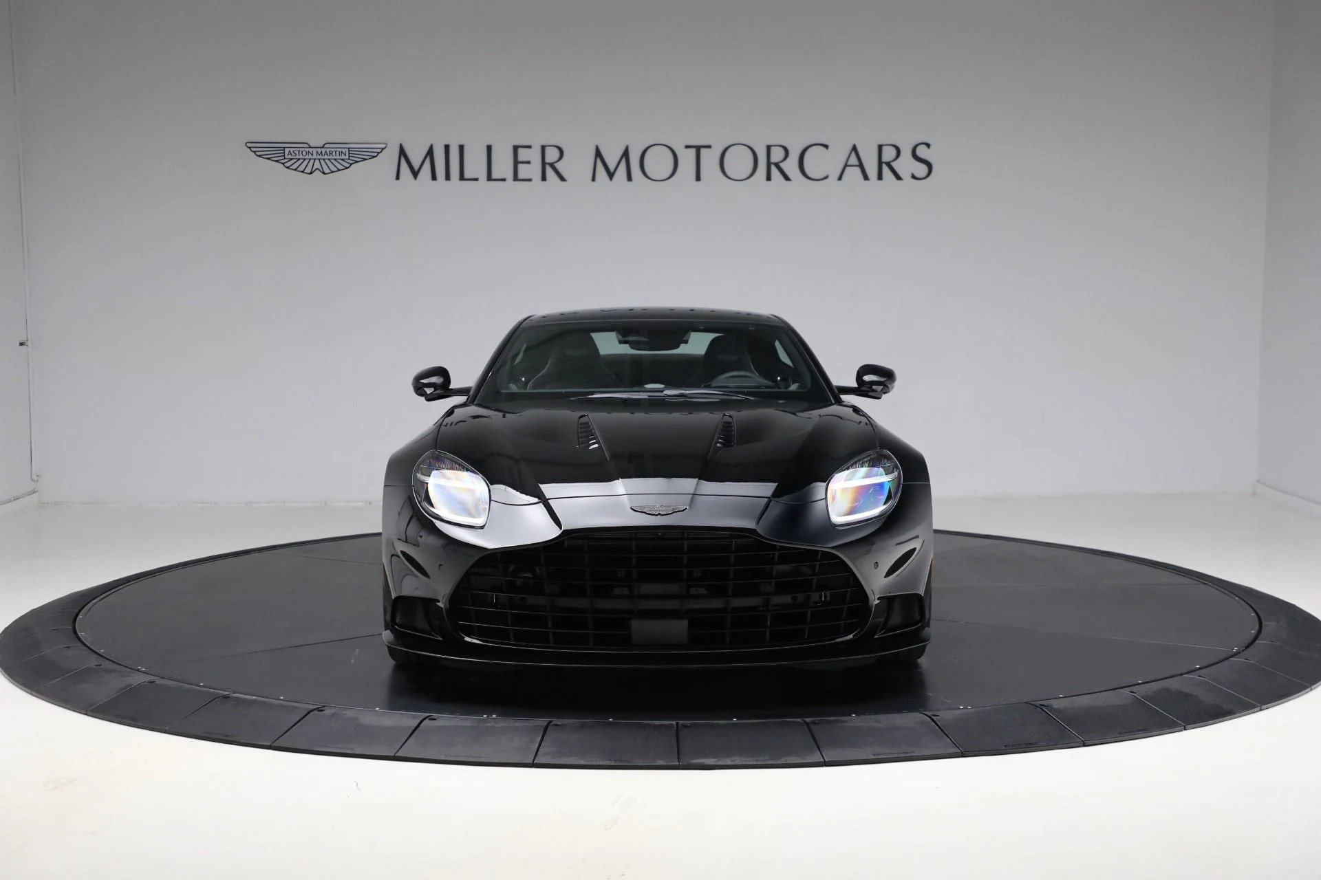 mph011_4024797297_New_2025_Aston_Martin_Vanquish_d866c21dd1