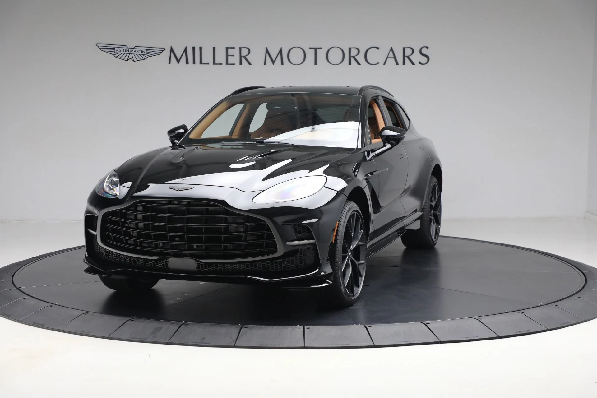 mph011_4024931837_New_2025_Aston_Martin_DBX_707_b04b8e8675