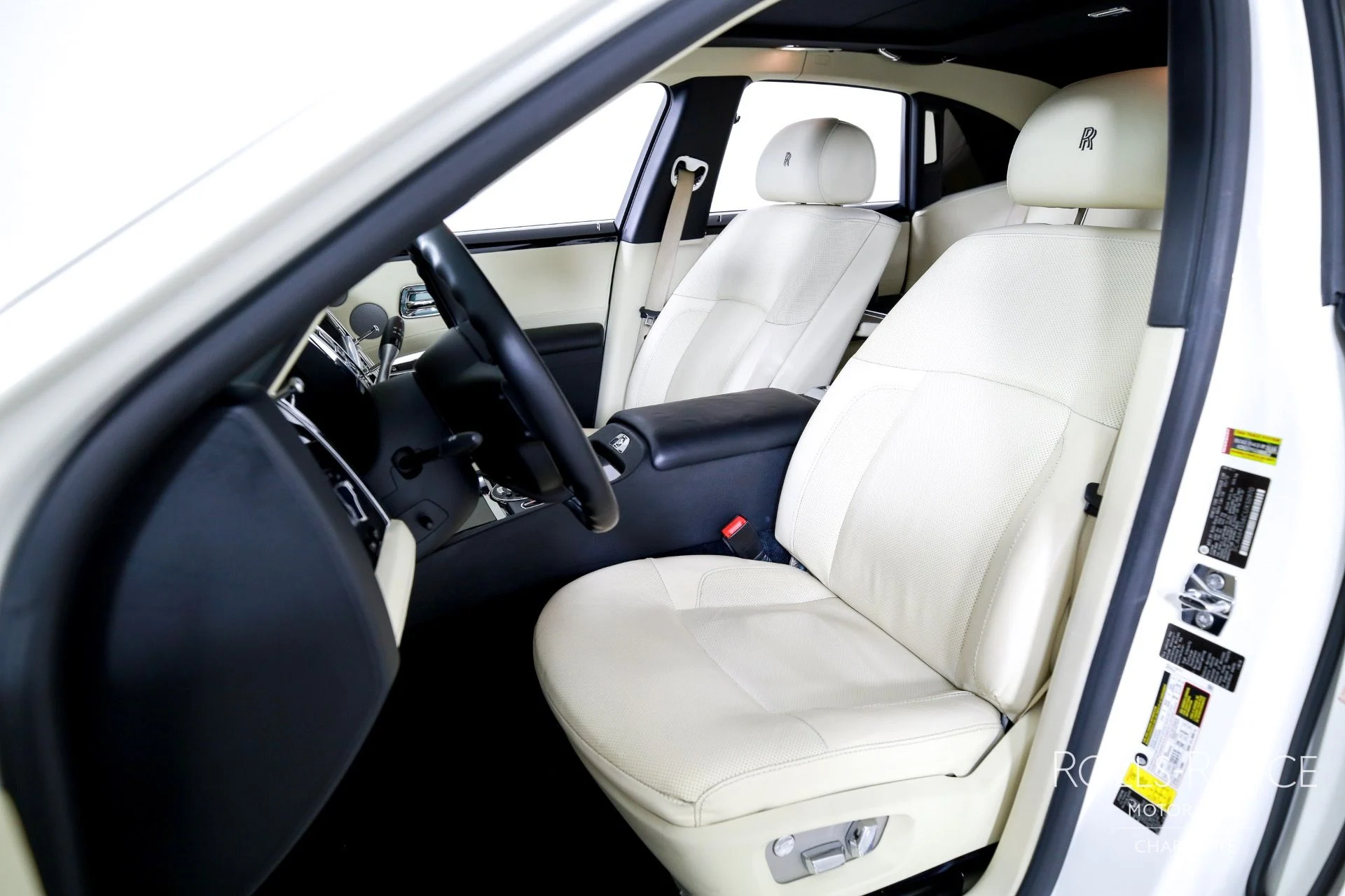 mph011_4043176063_Used_2012_Rolls_Royce_Ghost_1754583804_77eaf11236
