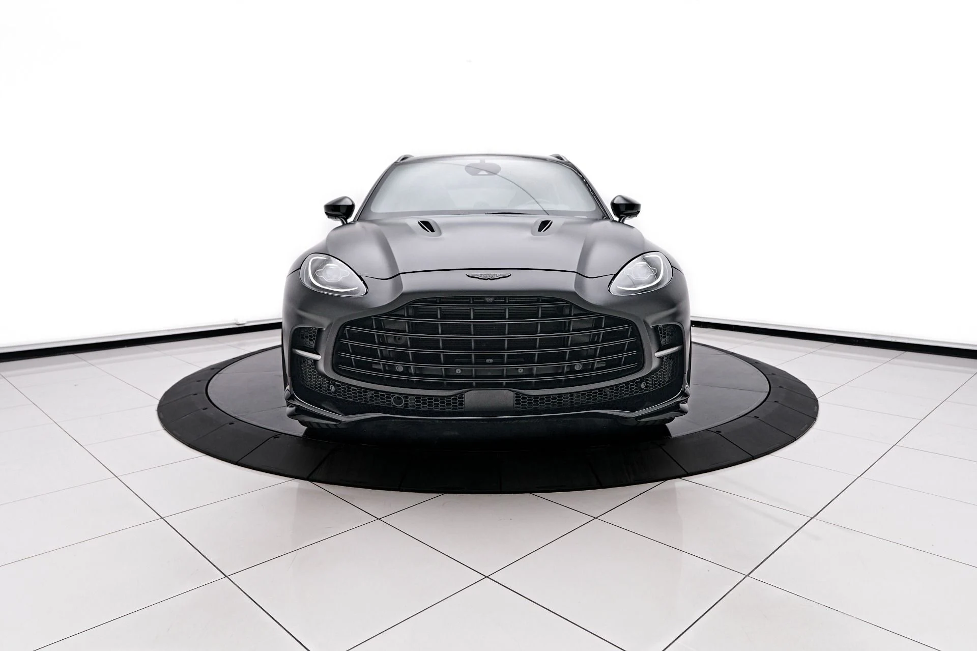 mph011_4047761001_Used_2023_Aston_Martin_DBX_707_1731378416_7ff63f5cc7