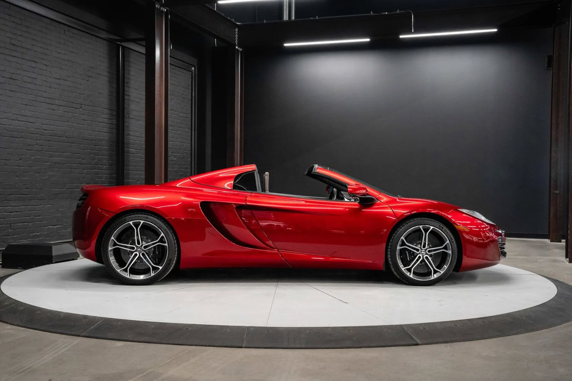 mph011_4050616020_mclaren_mp4_12c_2014_d733e1b5ca