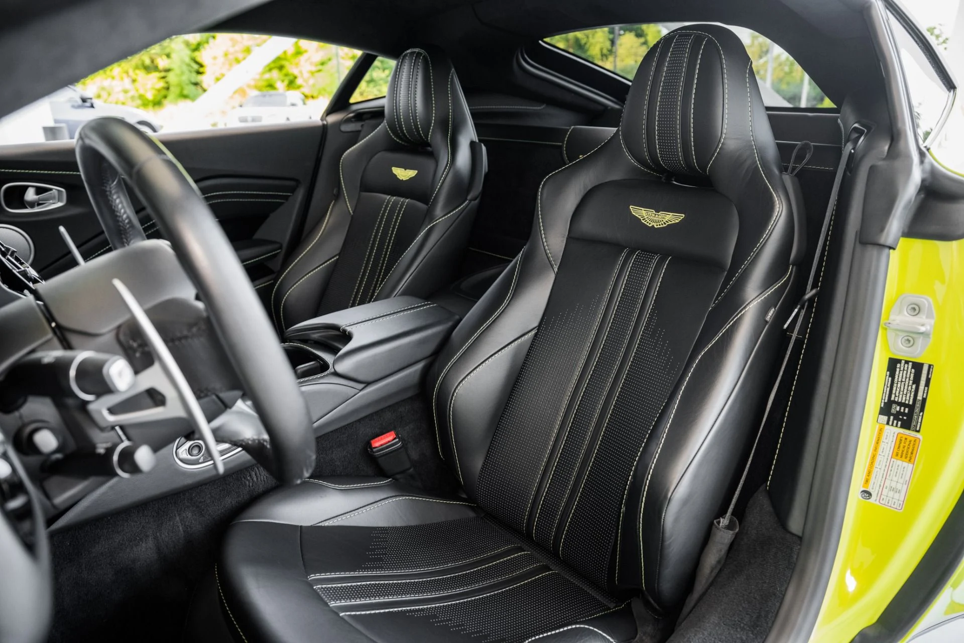 mph011_4055112285_Used_2020_Aston_Martin_Vantage_V8_Coupe_1690551431_76dcea0a07