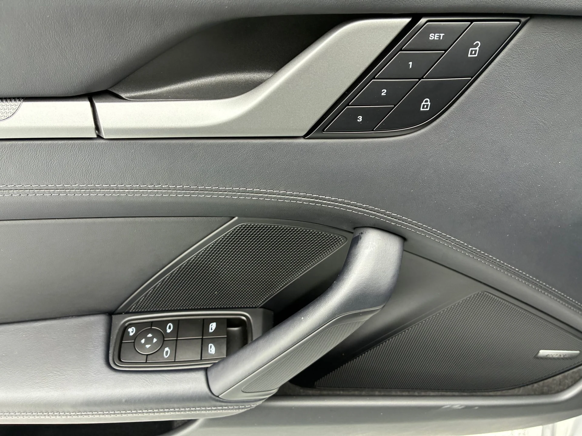 mph011_4056398595_4d8f85496bfe3d95f8c27e5ec36123d7x_ab72fc6fcc