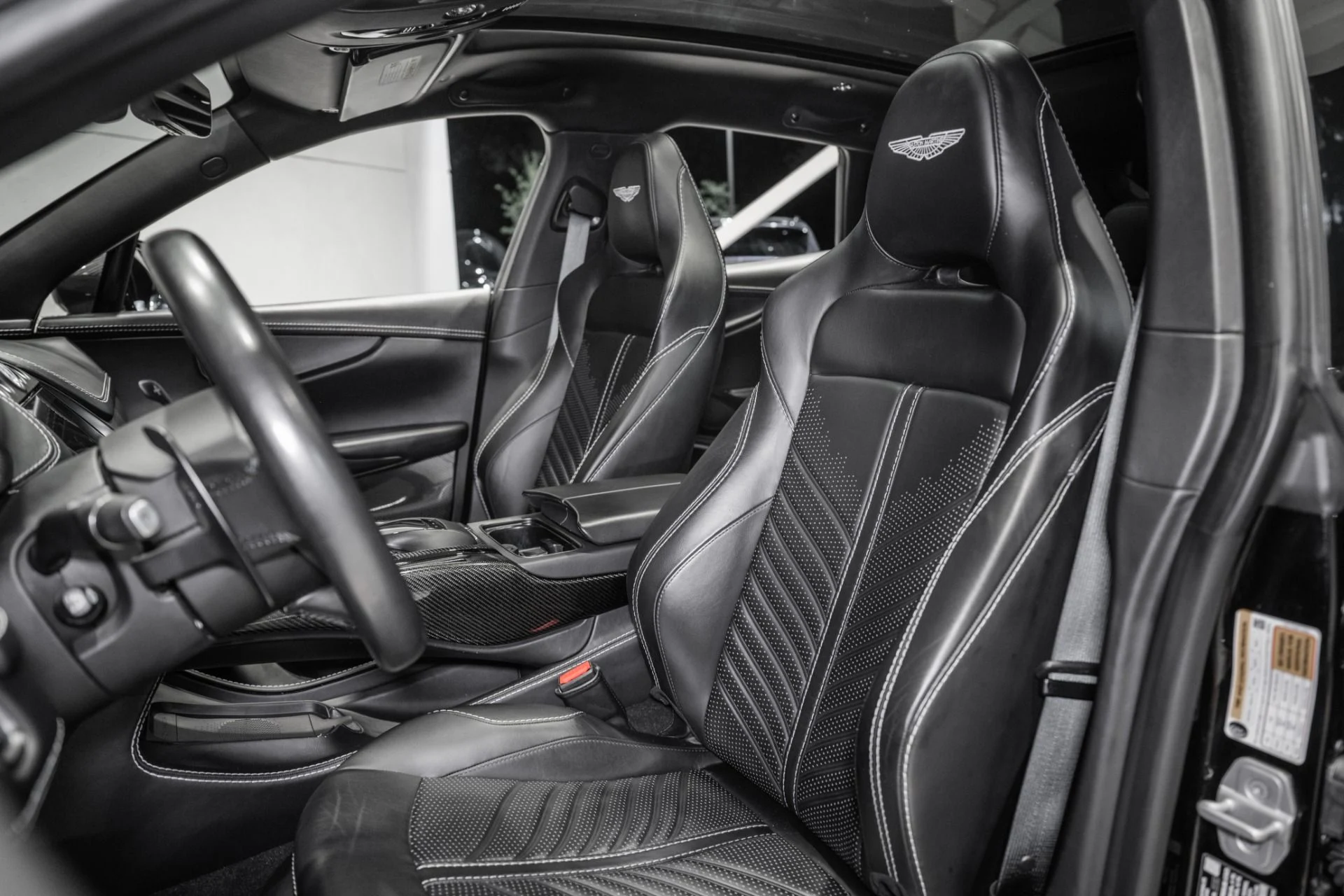 mph011_4056654359_New_2023_Aston_Martin_DBX_707_1785777382_214bbc0eb7