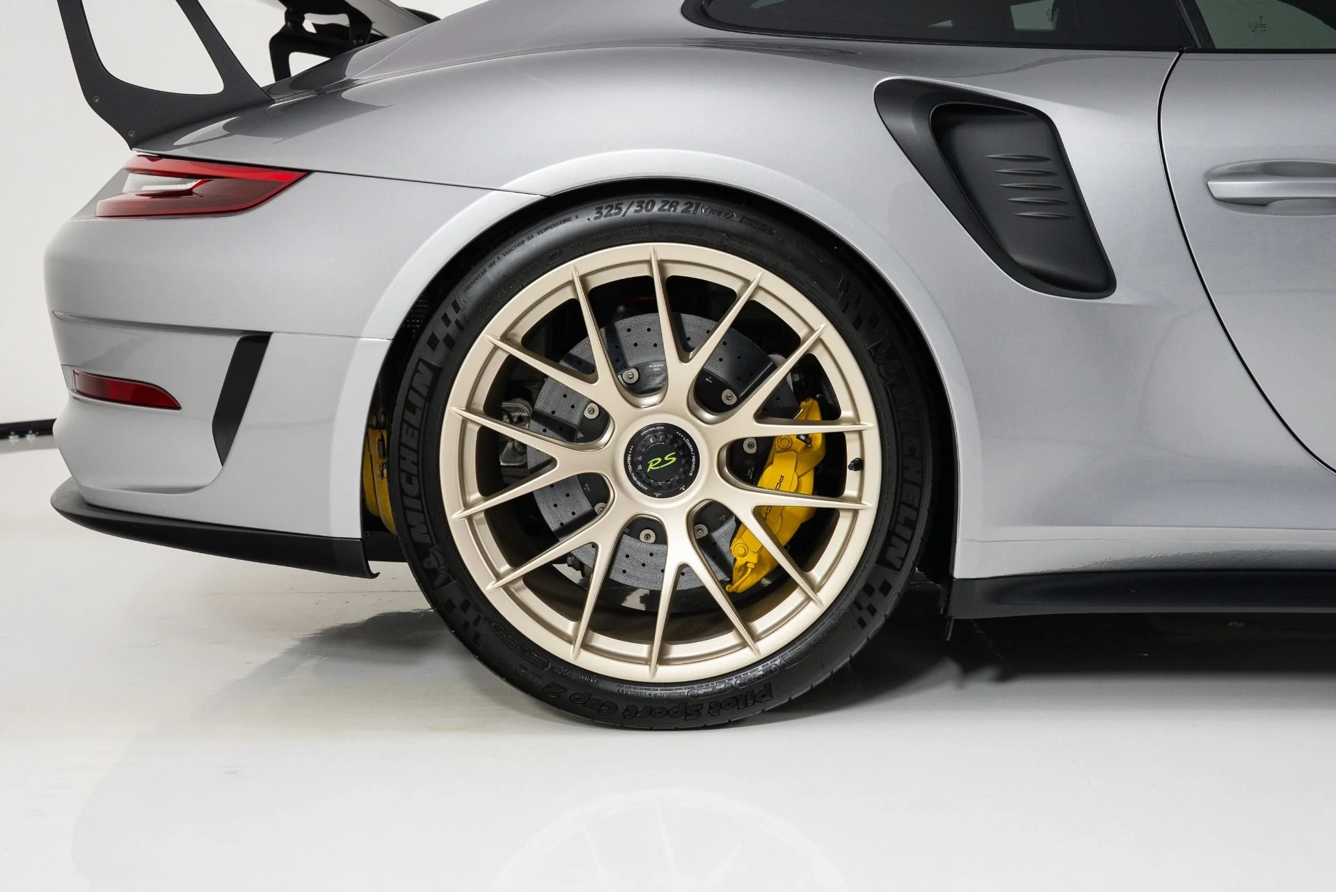 mph011_405680085_Used_2019_Porsche_911_GT_3_RS_1786043982_830913f8a7