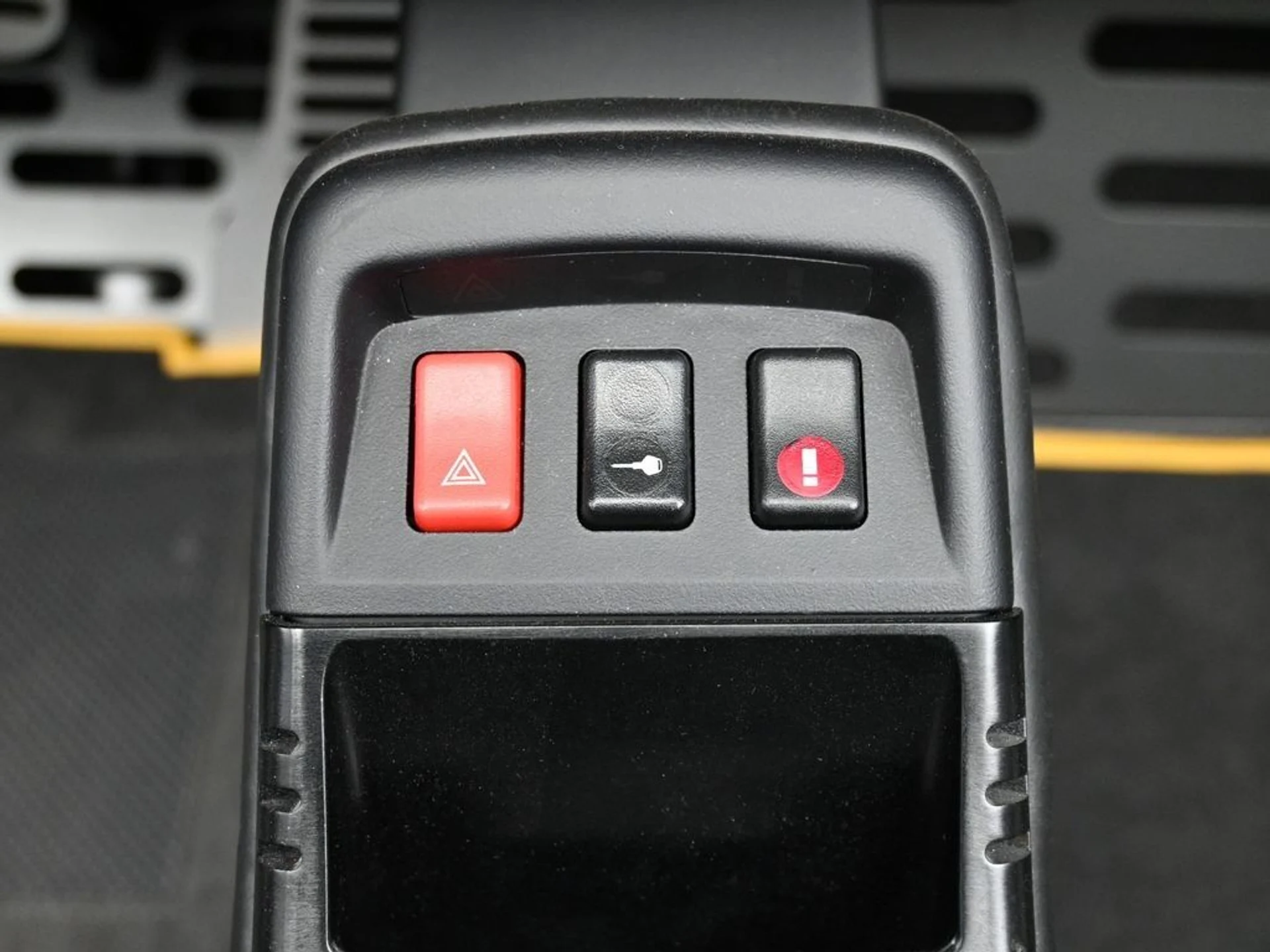 mph011_4064751249_1fe75342961a7dcd92ab115144d64478_130270a42d