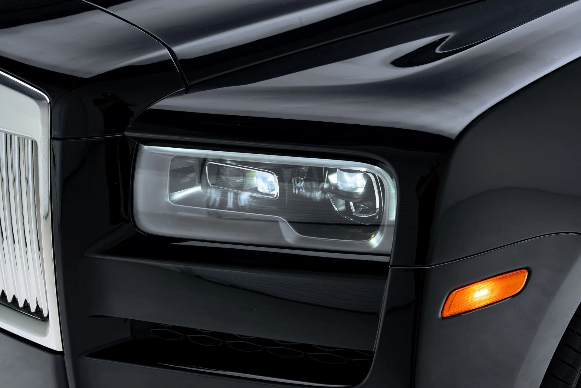 mph011_4067801111_Used_2023_Rolls_Royce_Cullinan_1777310585_8ba05ea91c