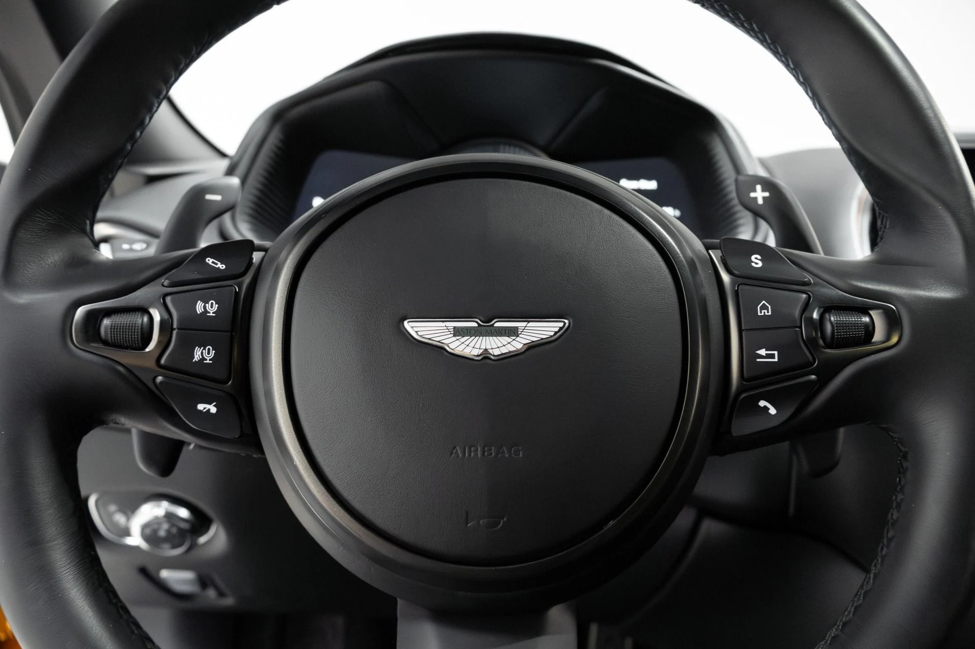 mph011_4068410858_Used_2018_Aston_Martin_DB_11_1761056819_2cb8c332b5