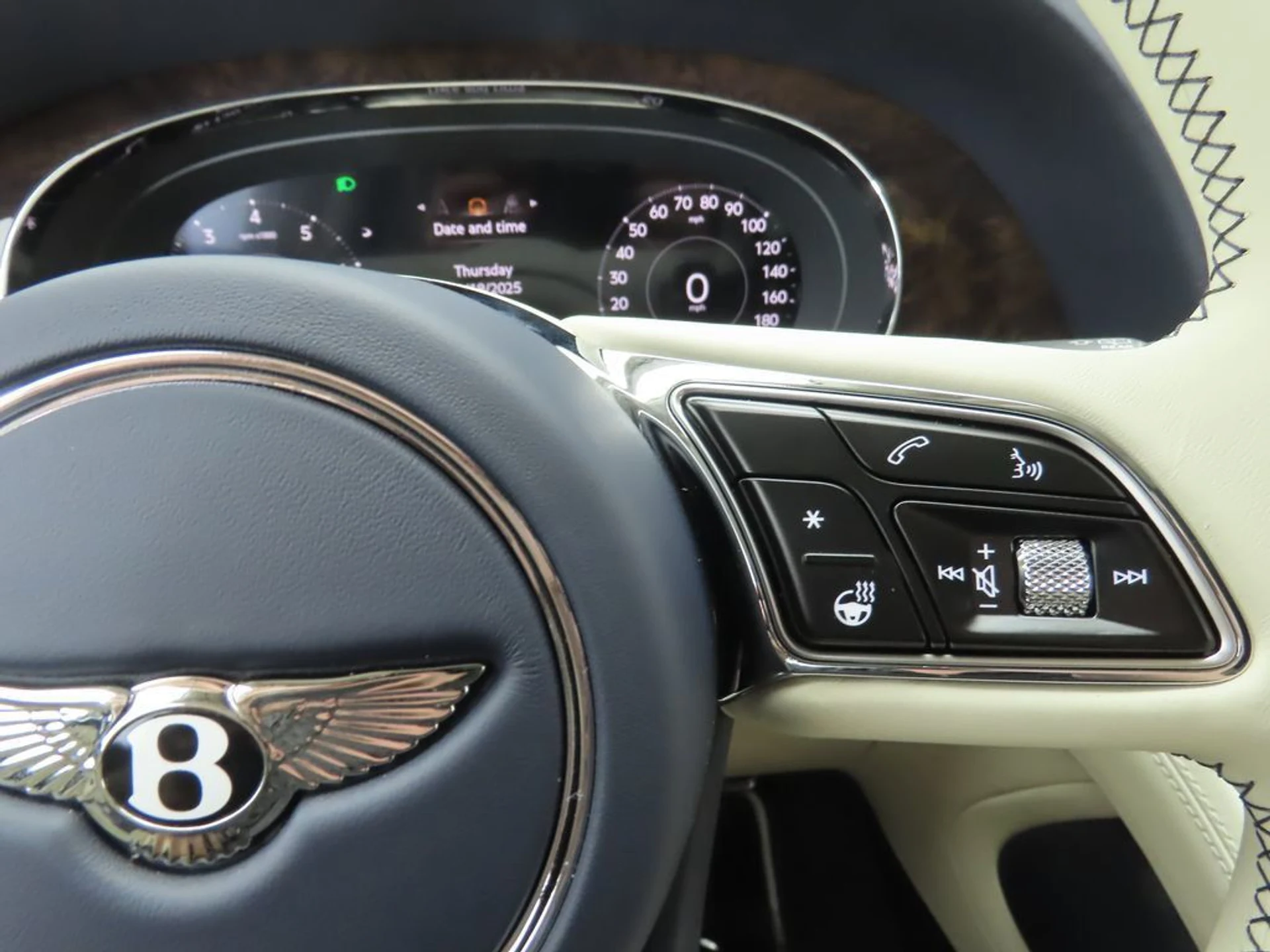 mph011_4072047957_new_2026_bentley_bentayga_8119_22957668_12_1024_c2a43c020d