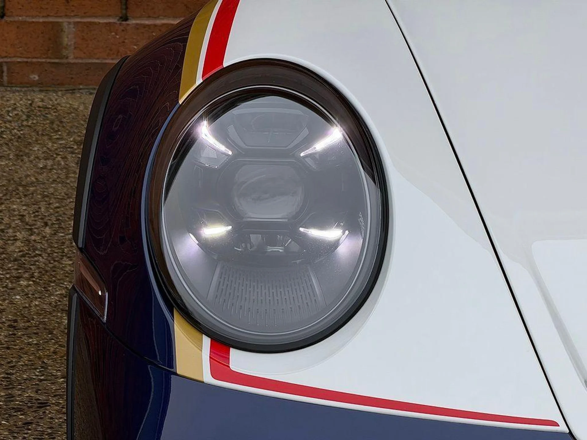 mph011_4076331986_ZO_Xwuxh8_Scym_TE_8nn87_P59_M89m_E_d29893cd95