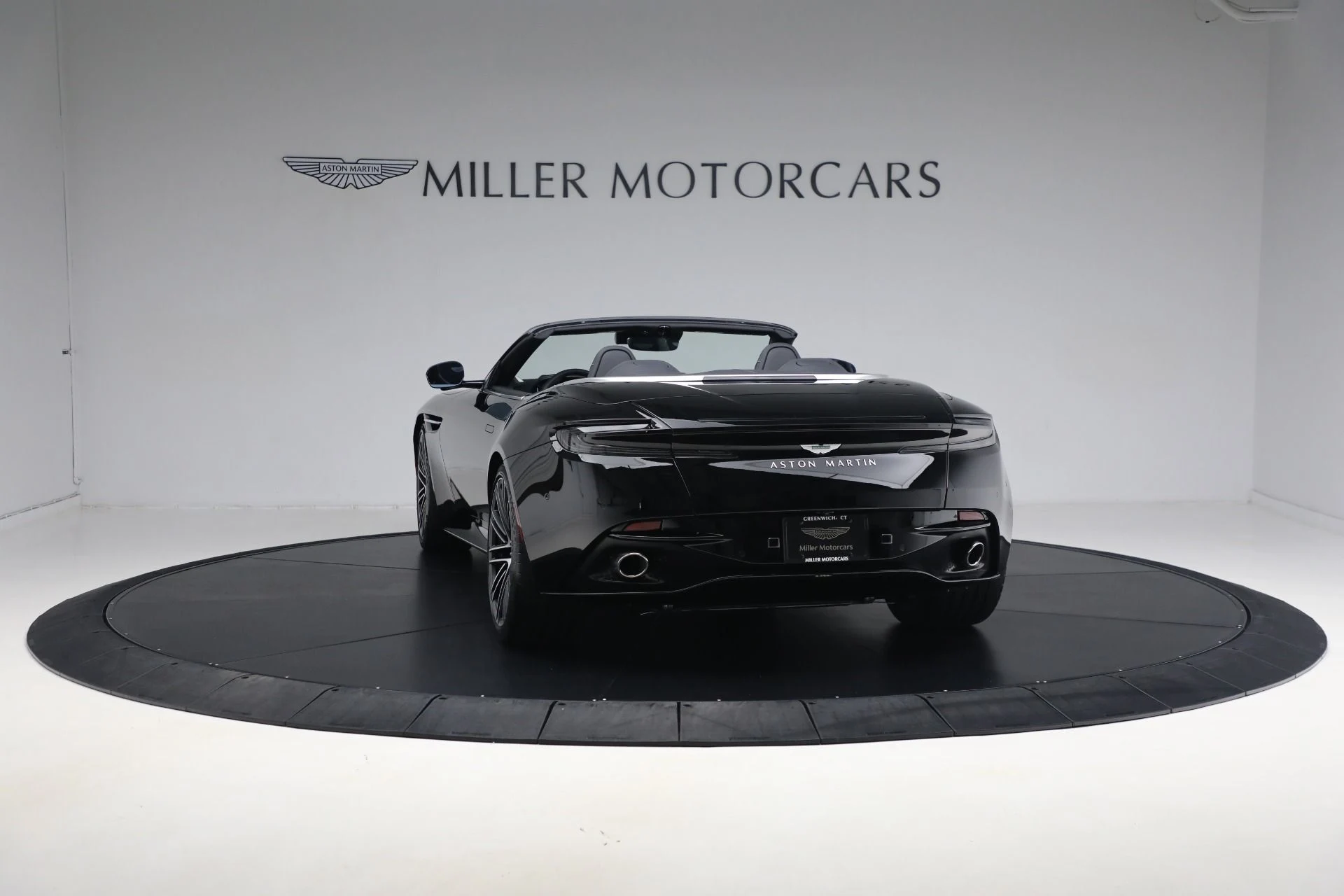 mph011_4080654003_New_2025_Aston_Martin_DB_12_Volante_2c195cbaad
