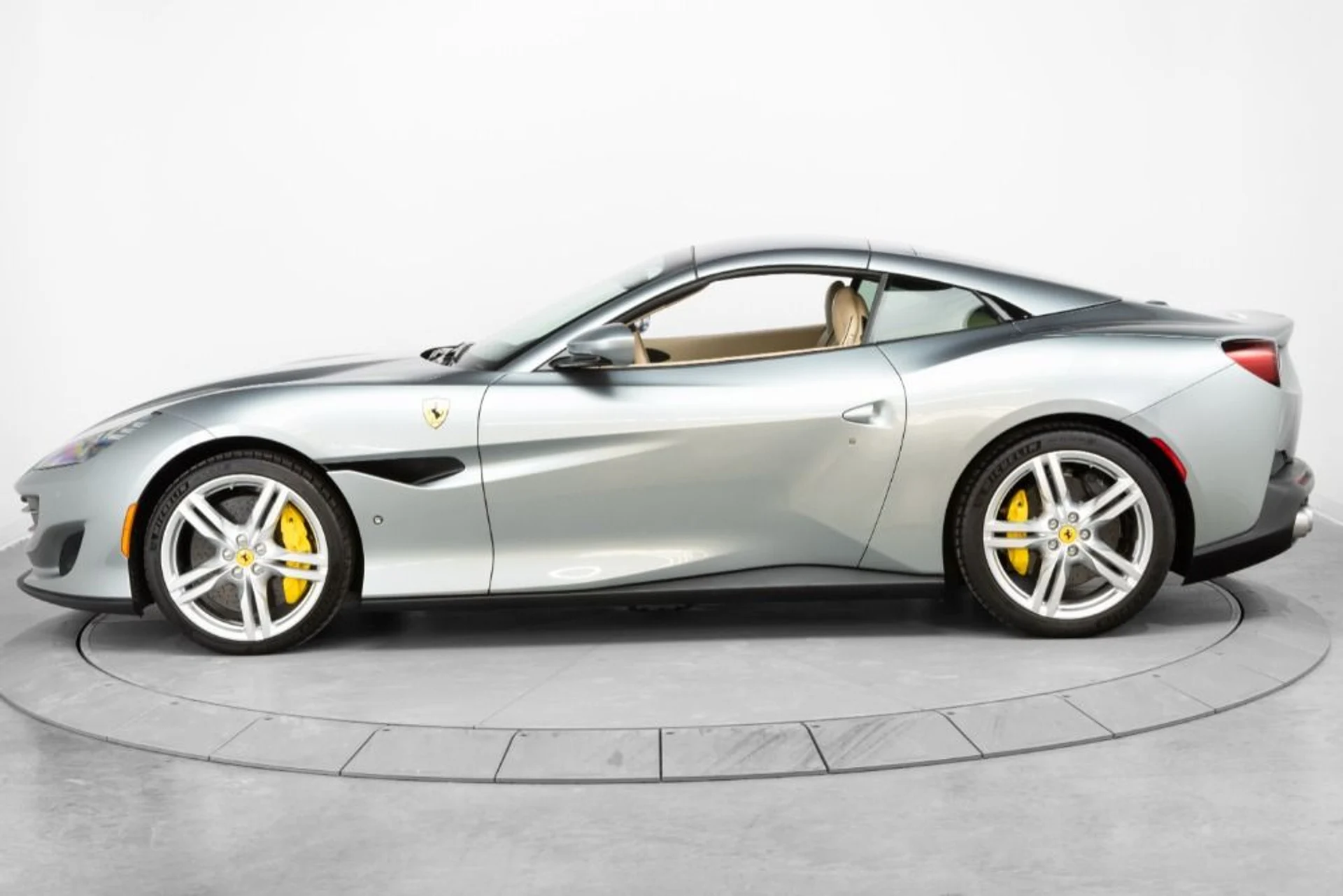 mph011_408565594_Used_2019_Ferrari_Portofino_3cd5a9f405