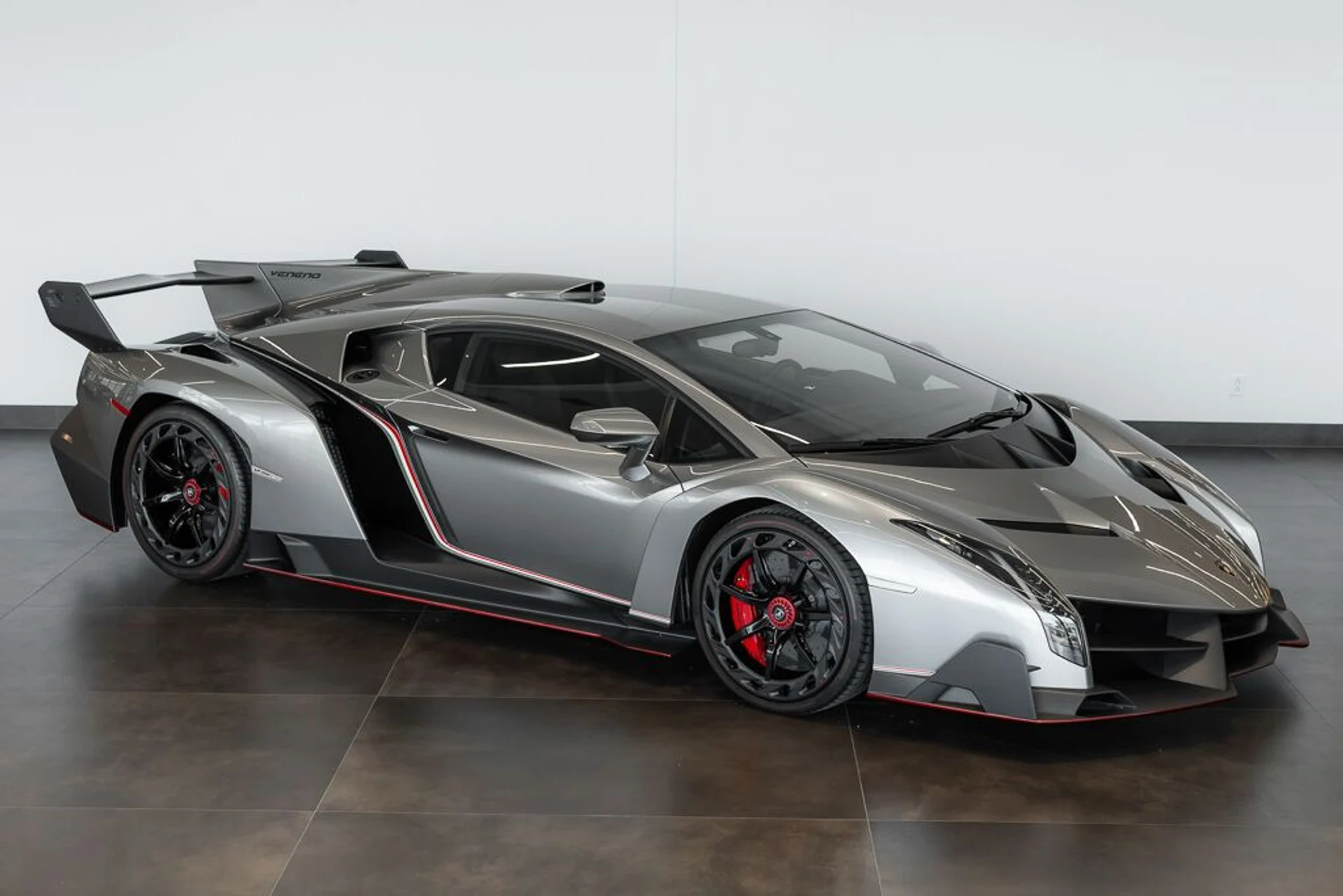 mph011_4104389203_lamborghini_veneno_2014_jpg_v_1779988126_28eb0aa912