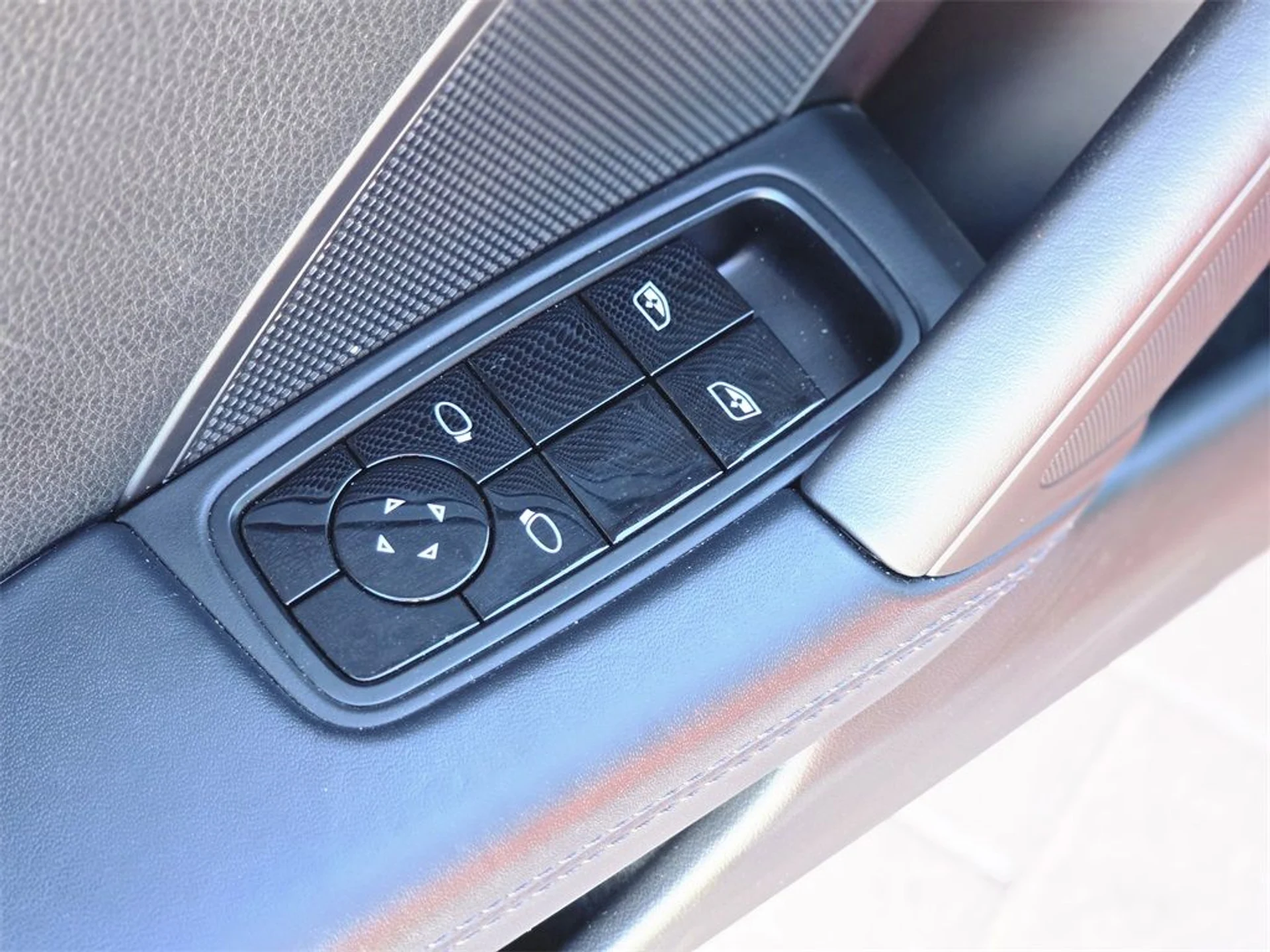 mph011_4105444264_85f17422bbe4e6a4b07bc1550f557ab8_e076cbbb16