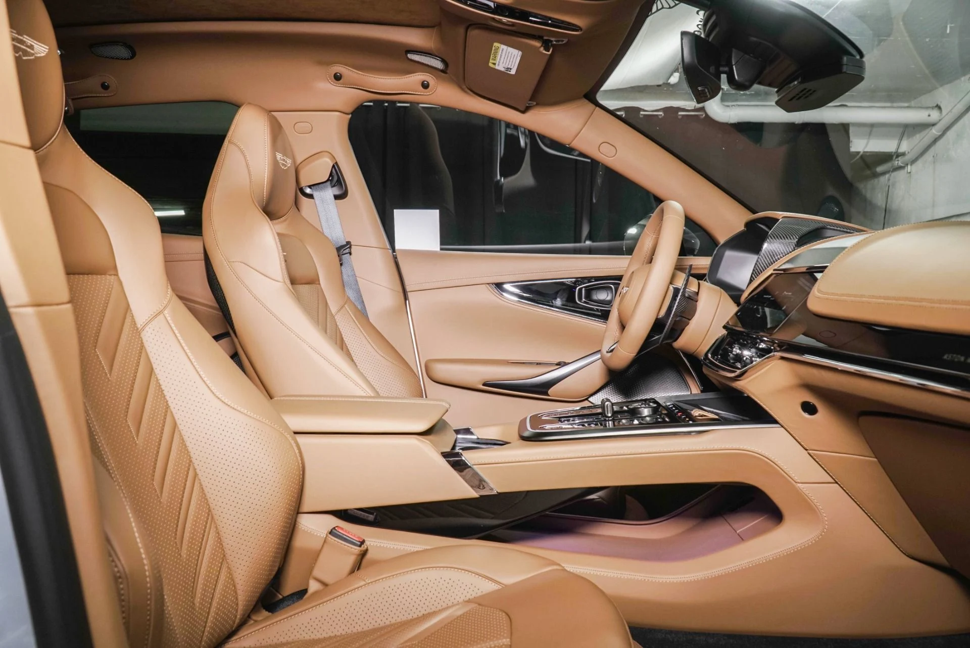mph011_4105859686_New_2026_Aston_Martin_DBX_S_1790626879_cc9666fb1b