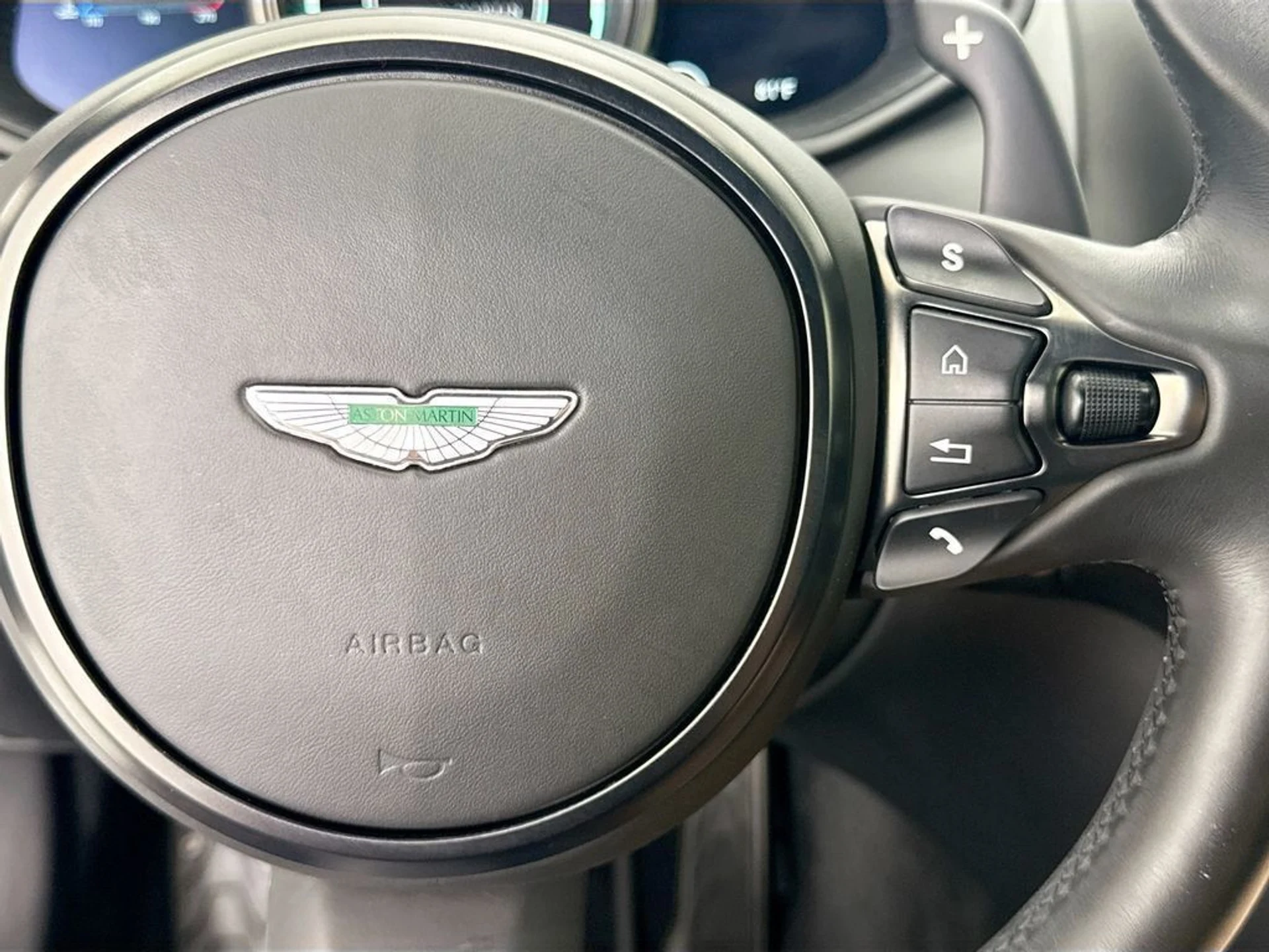 mph011_4106294907_used_2018_aston_martin_db11_v12coupe_8119_23017514_12_1024_ab77dd0350