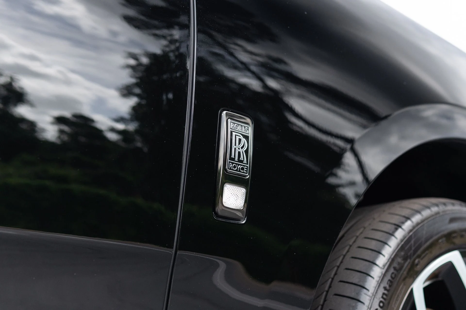 mph011_4114126192_Used_2022_Rolls_Royce_Black_Badge_Cullinan_1776130970_9f9205df64