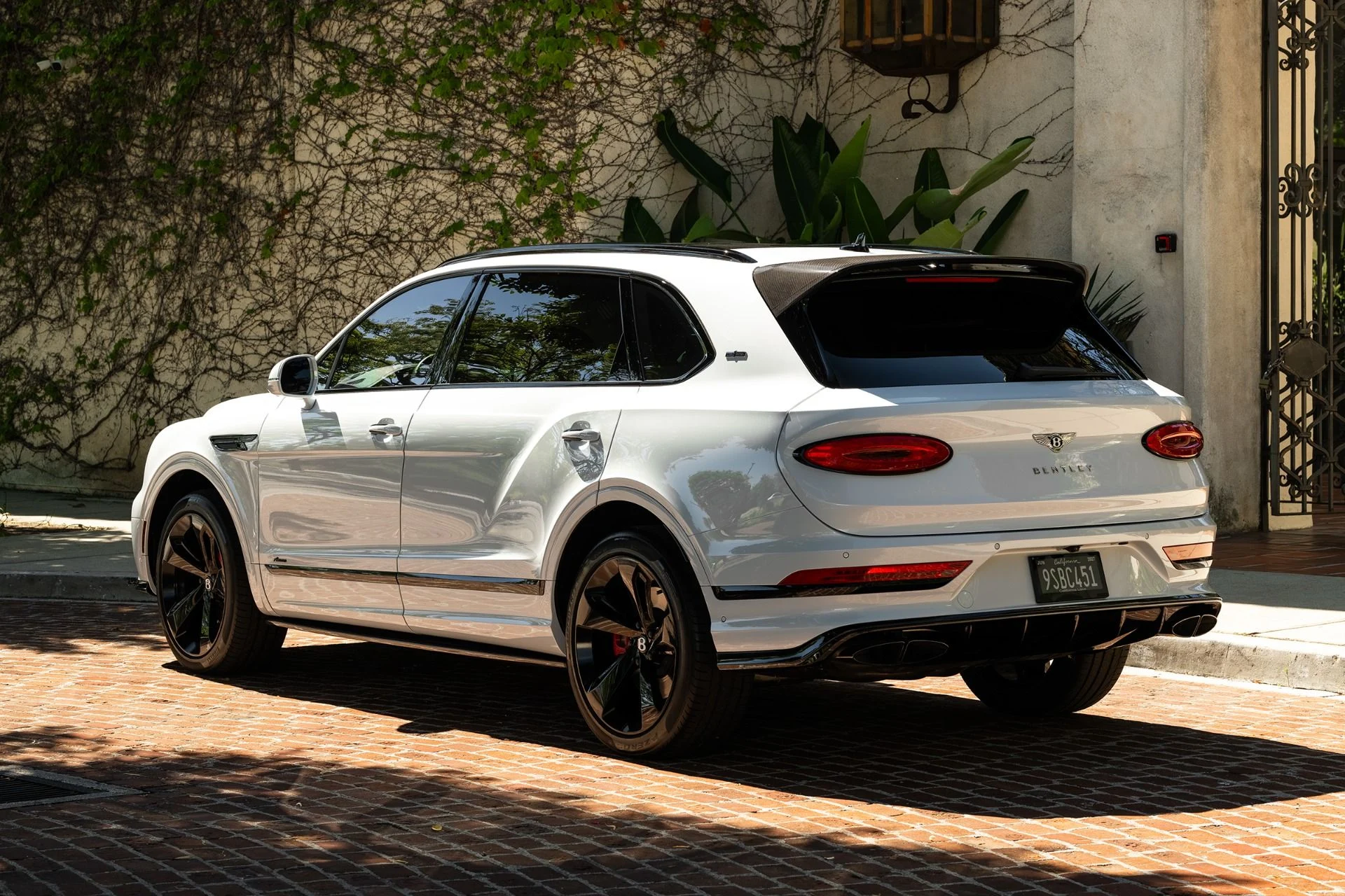 mph011_4127751304_Used_2023_Bentley_Bentayga_EWB_Azure_V8_1790986888_9c0e1fd50a