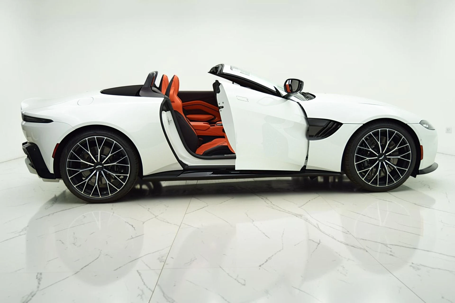 mph011_4136242441_Used_2023_Aston_Martin_Vantage_Roadster_4bf35aa5a1
