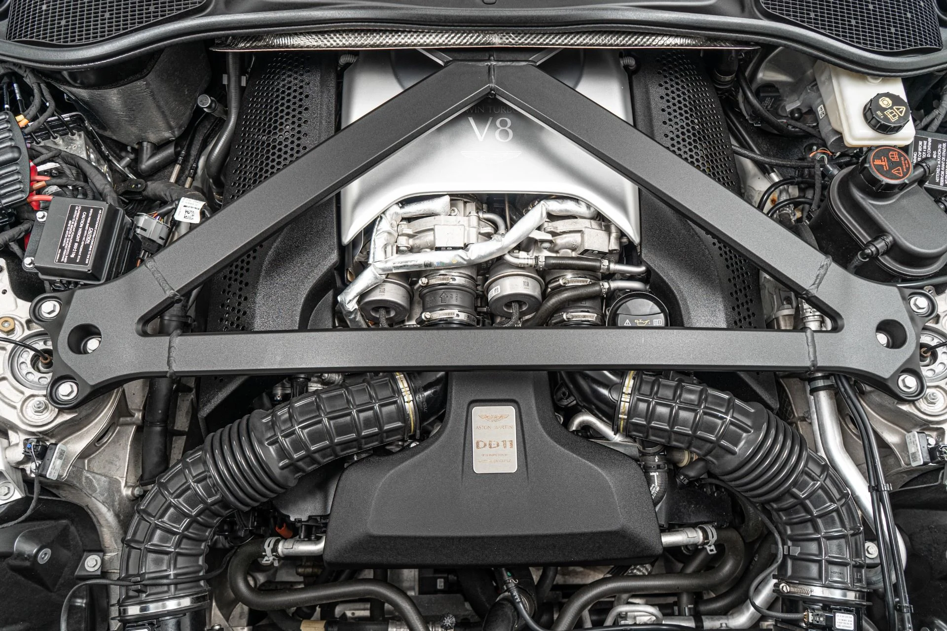 mph011_4136674841_Used_2019_Aston_Martin_DB_11_Volante_1760477407_5ecc016718