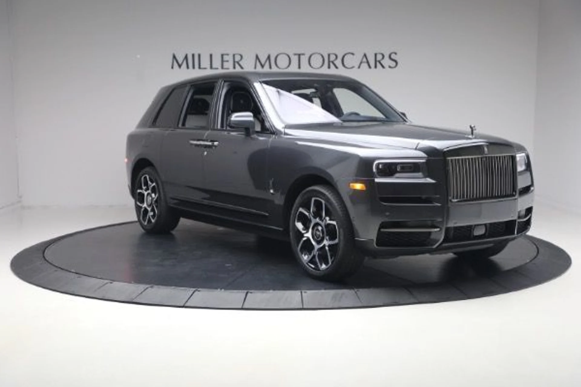 mph011_4145329944_Used_2022_Rolls_Royce_Black_Badge_Cullinan_6413590e45